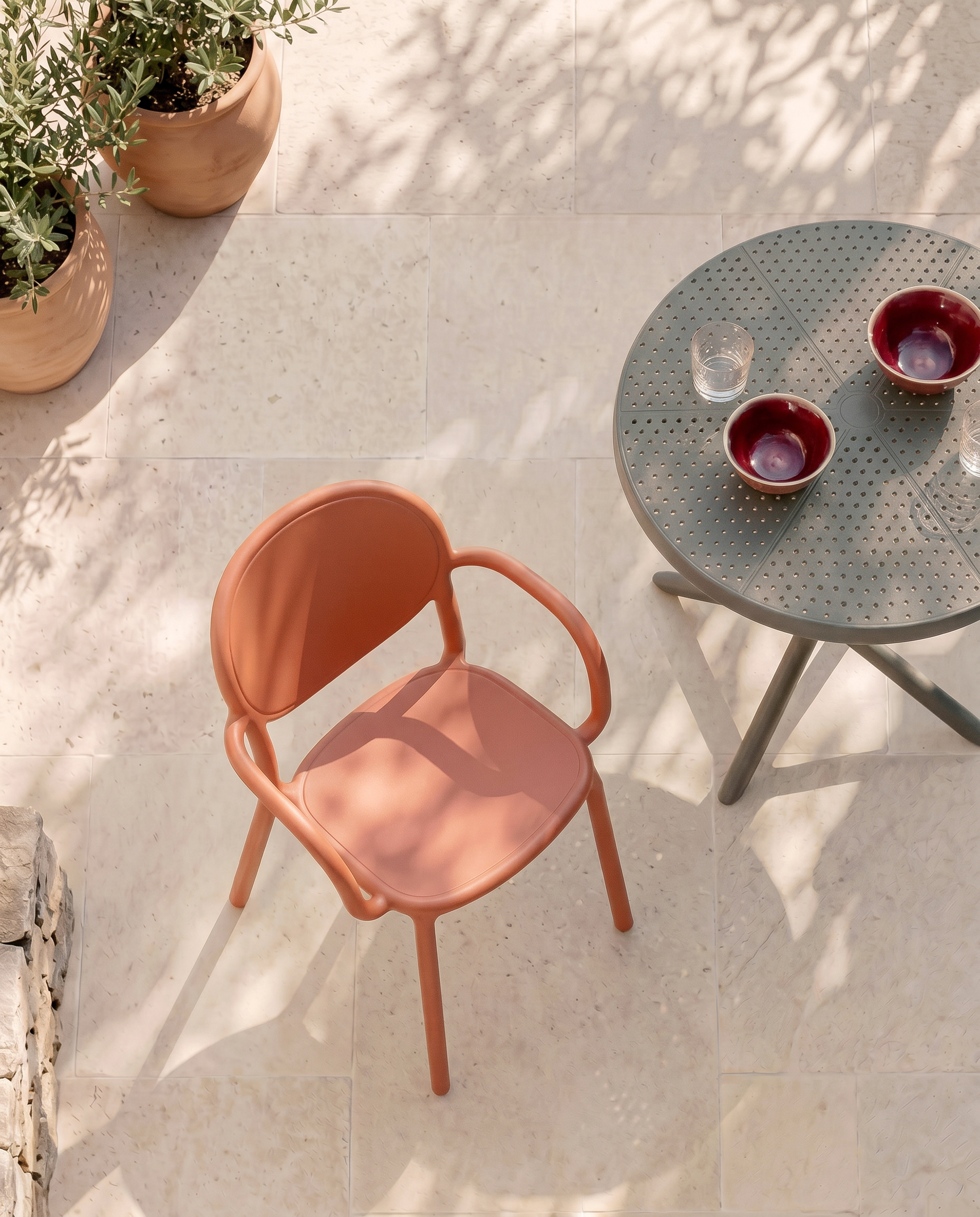 Bora chair in terracotta polypropylene