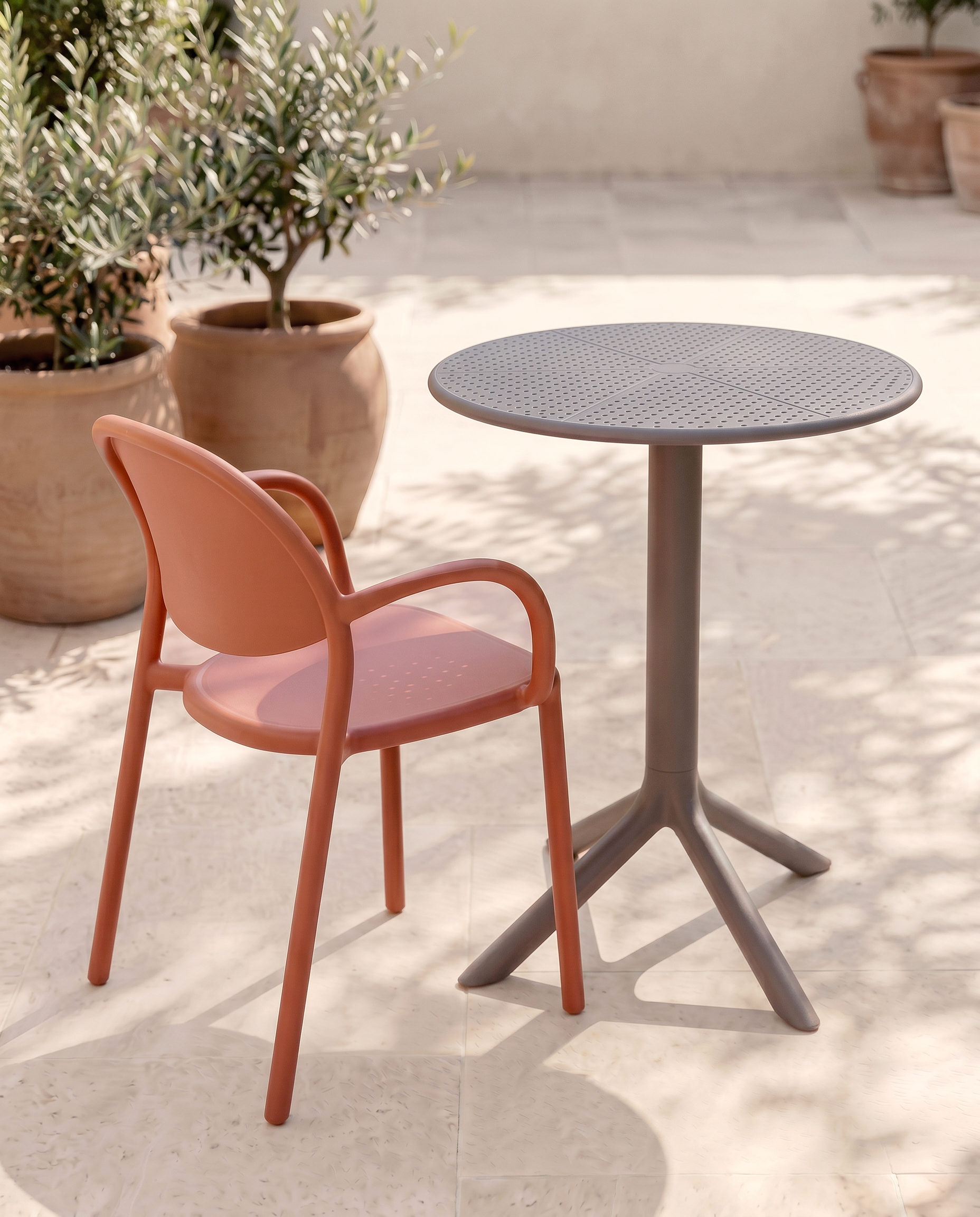 Table ronde extérieure en polypropylène graphite Cocoa Ø 60 cm