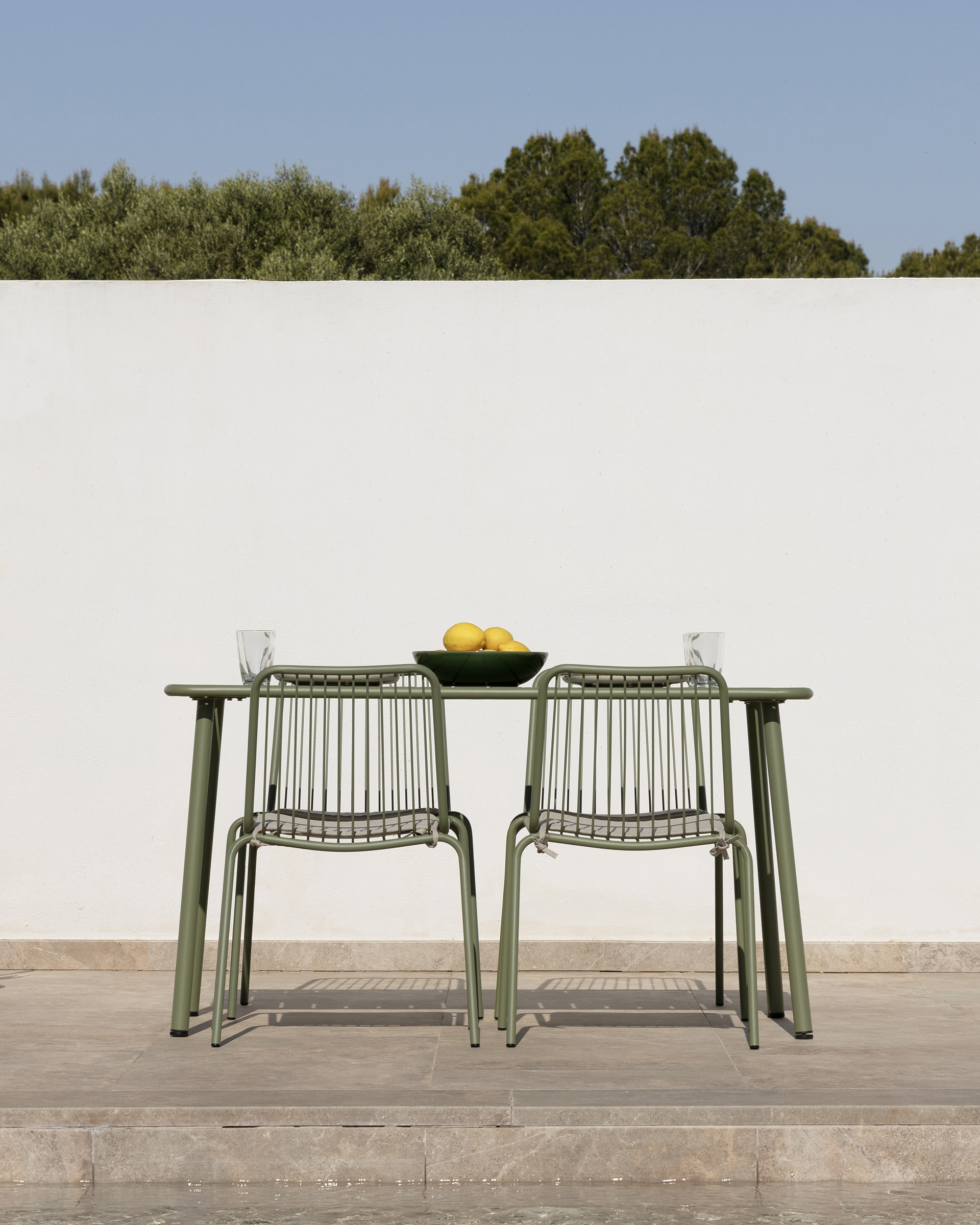 Honolulu outdoor table metal chalk green 140 x 70 cm