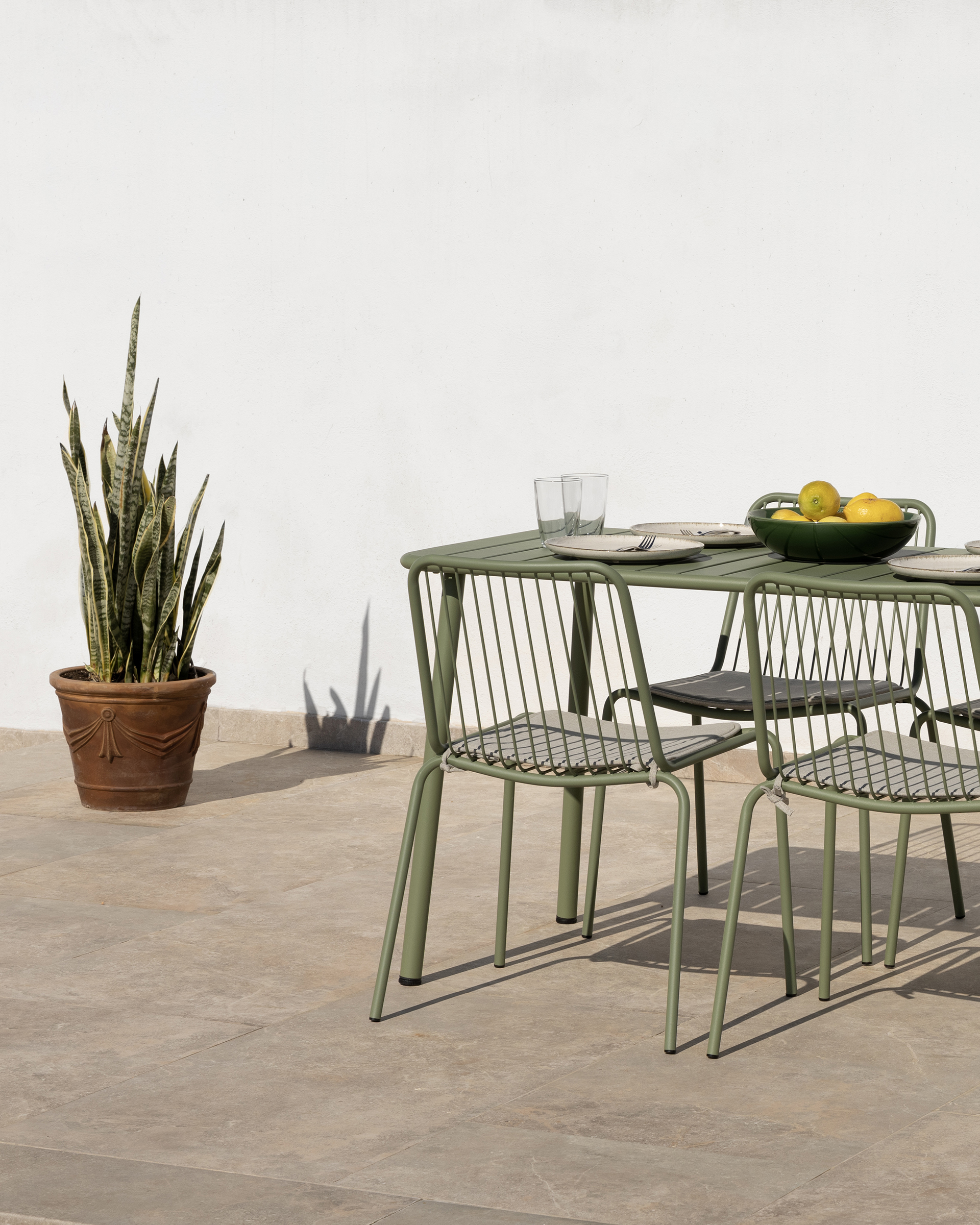 Honolulu outdoor table metal chalk green 140 x 70 cm