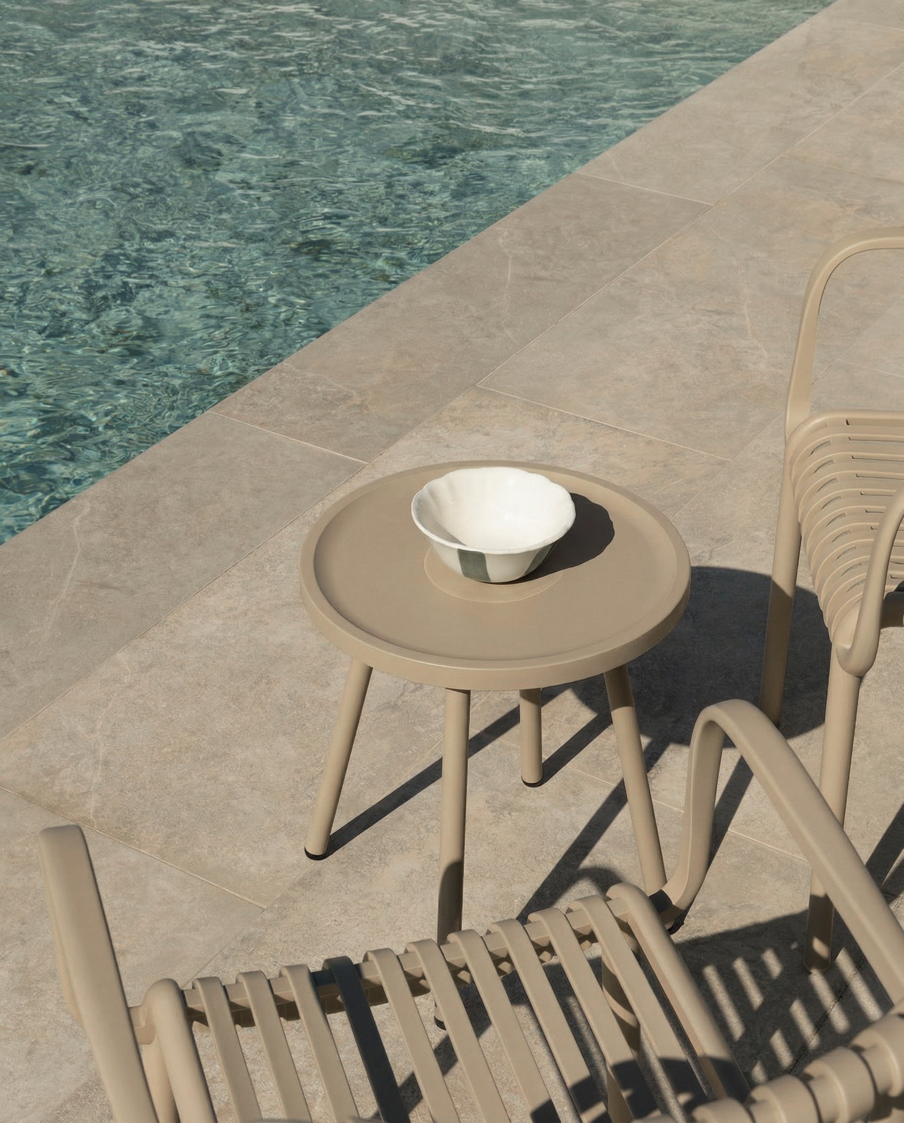 Saba auxiliary table sand Ø 40 cm