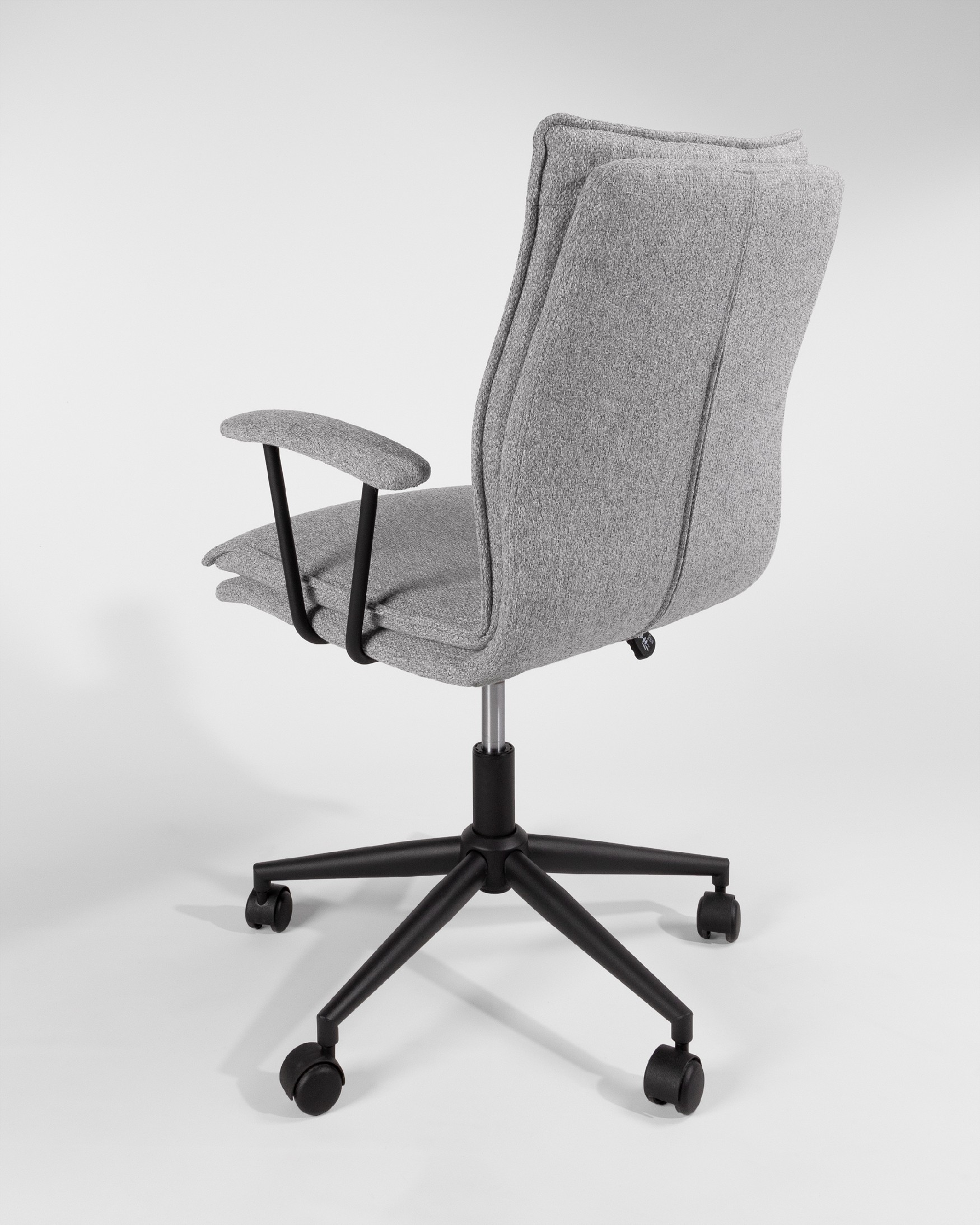 Bonn swivel chair with wheels, upholstered in gray and with black metal legs