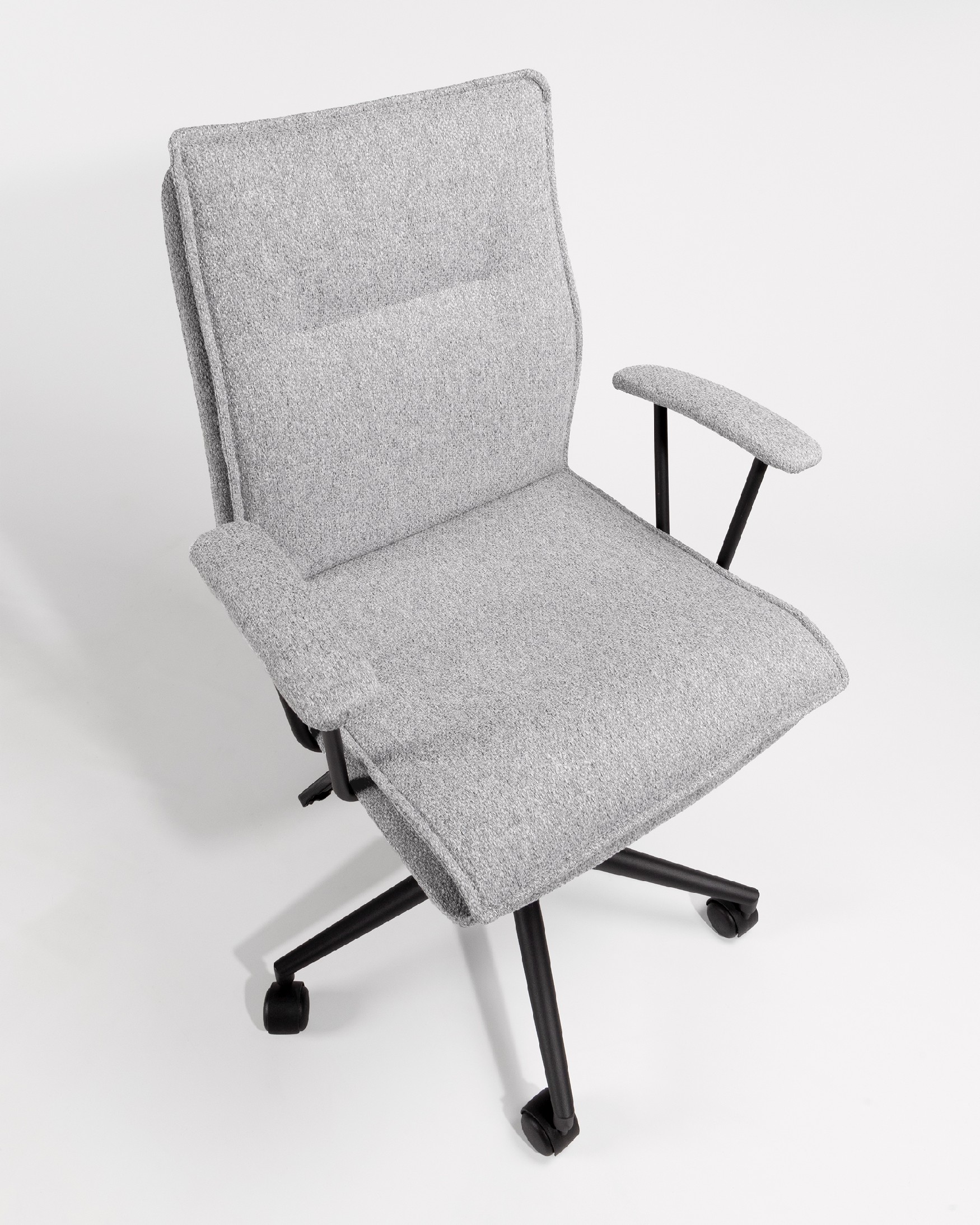 Bonn swivel chair with wheels, upholstered in gray and with black metal legs