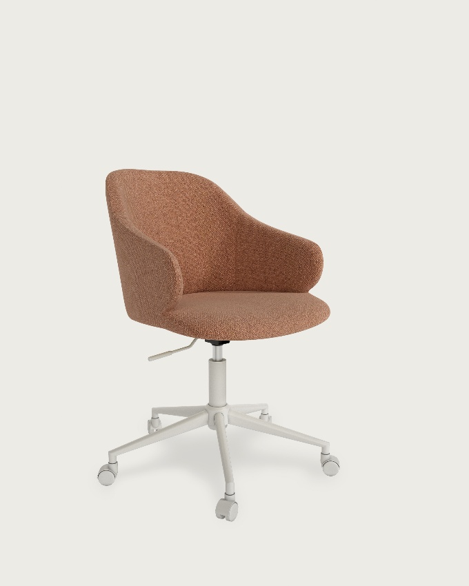 Silla Zurich con tapizado salmón y patas metálicas blancas