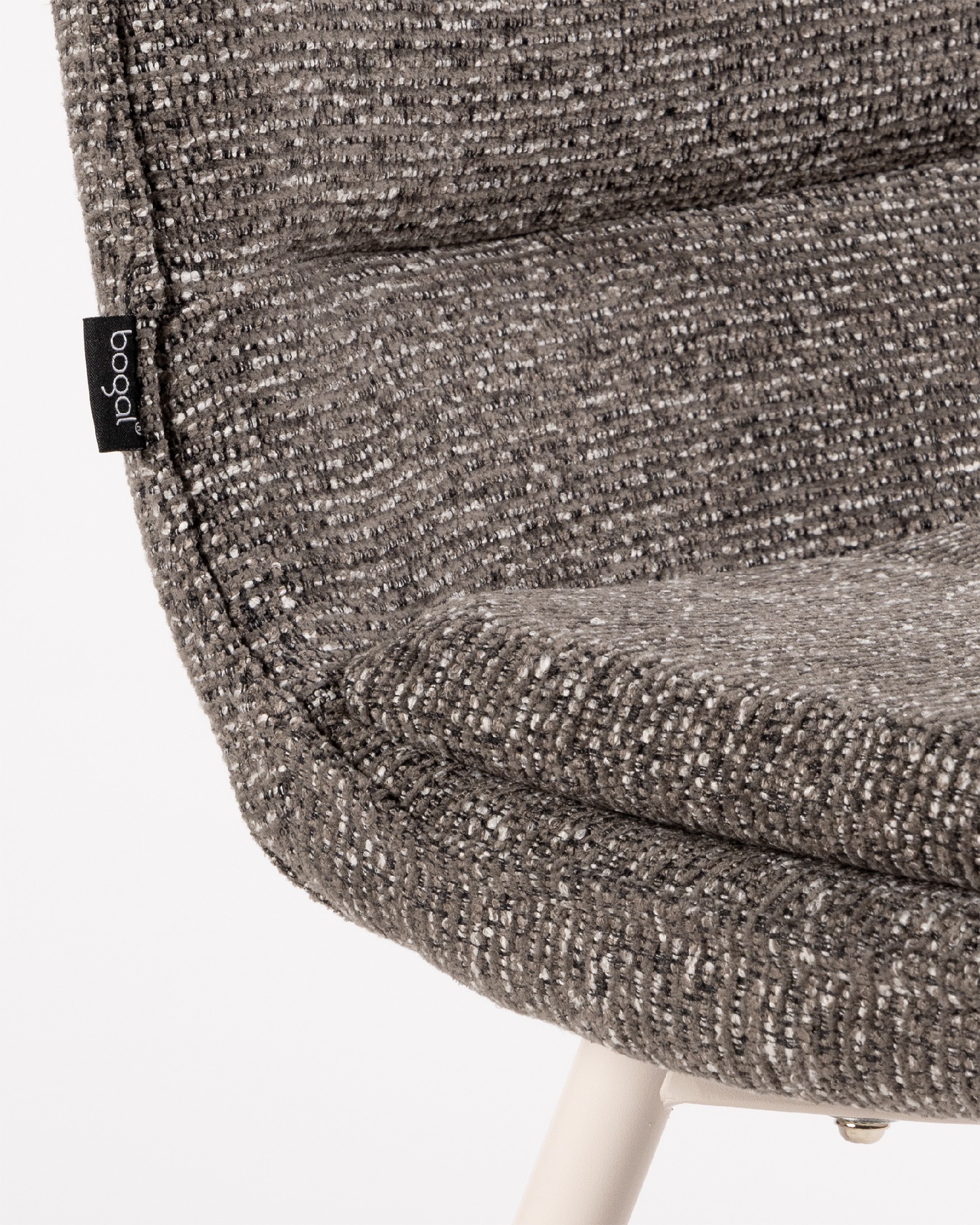 Chaise Cascais avec revêtement anthracite et pieds métalliques ivoire