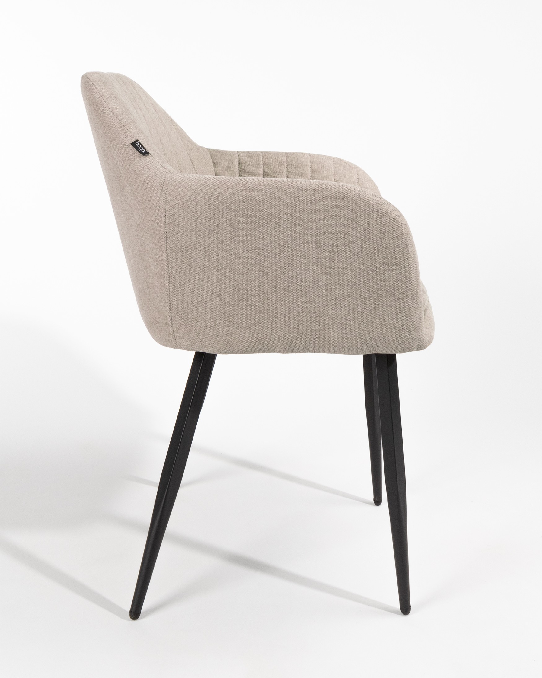 Chaise Chicago avec rembourrage perle et pieds métalliques noirs