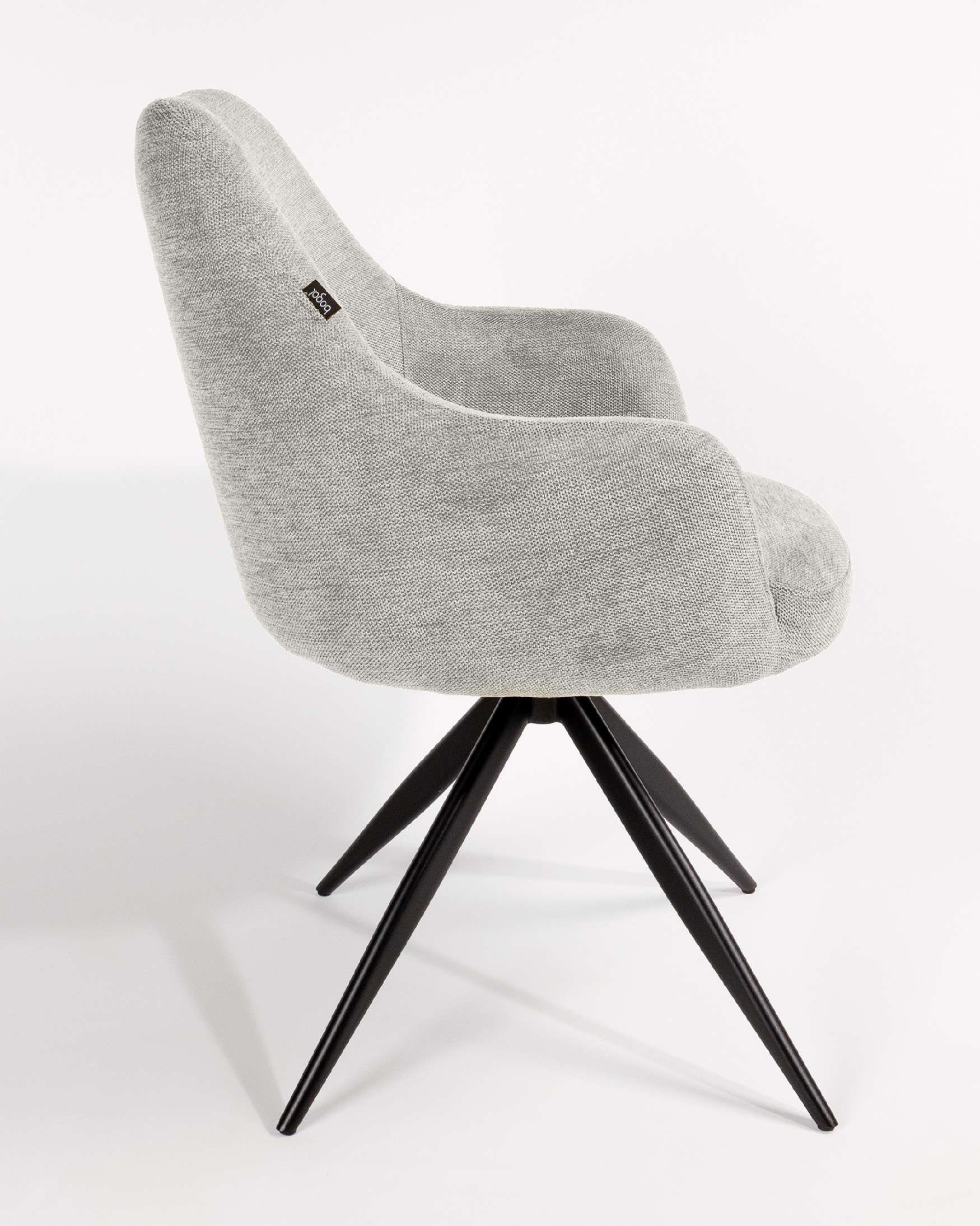 Silla Montreal giratoria 180º con función return, tapizado gris y patas metálicas negras
