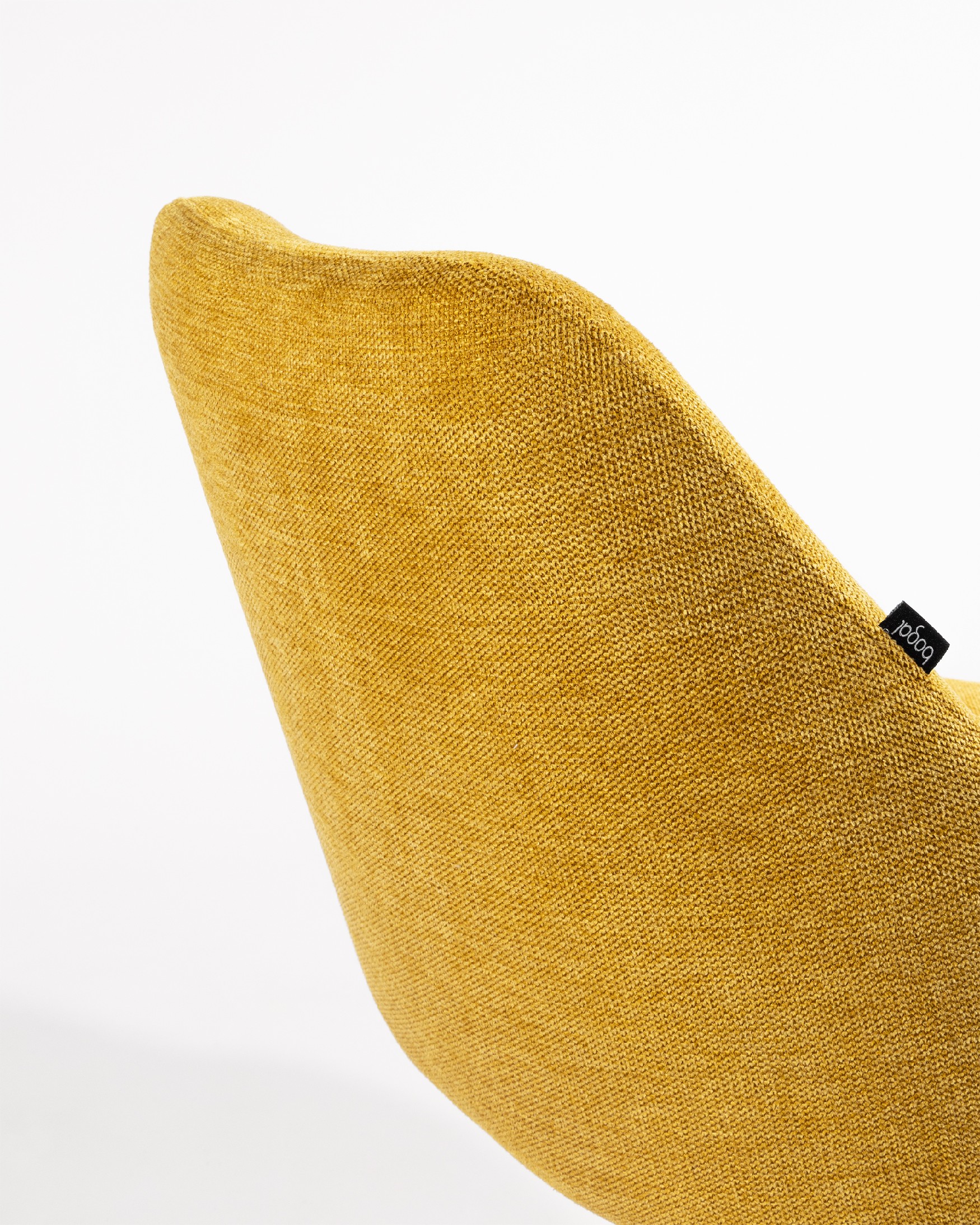 Montreal swivel chair 180º with return function, mustard upholstery, and black metal legs