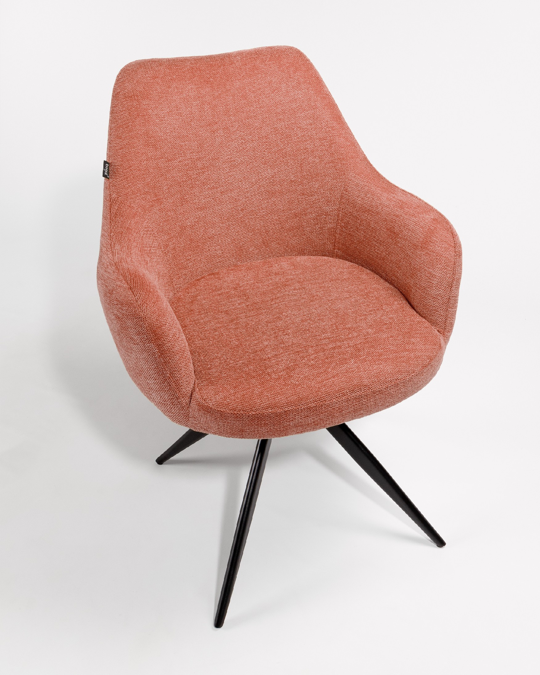 Silla Montreal giratoria 180º con función return, tapizado salmón y patas metálicas negras