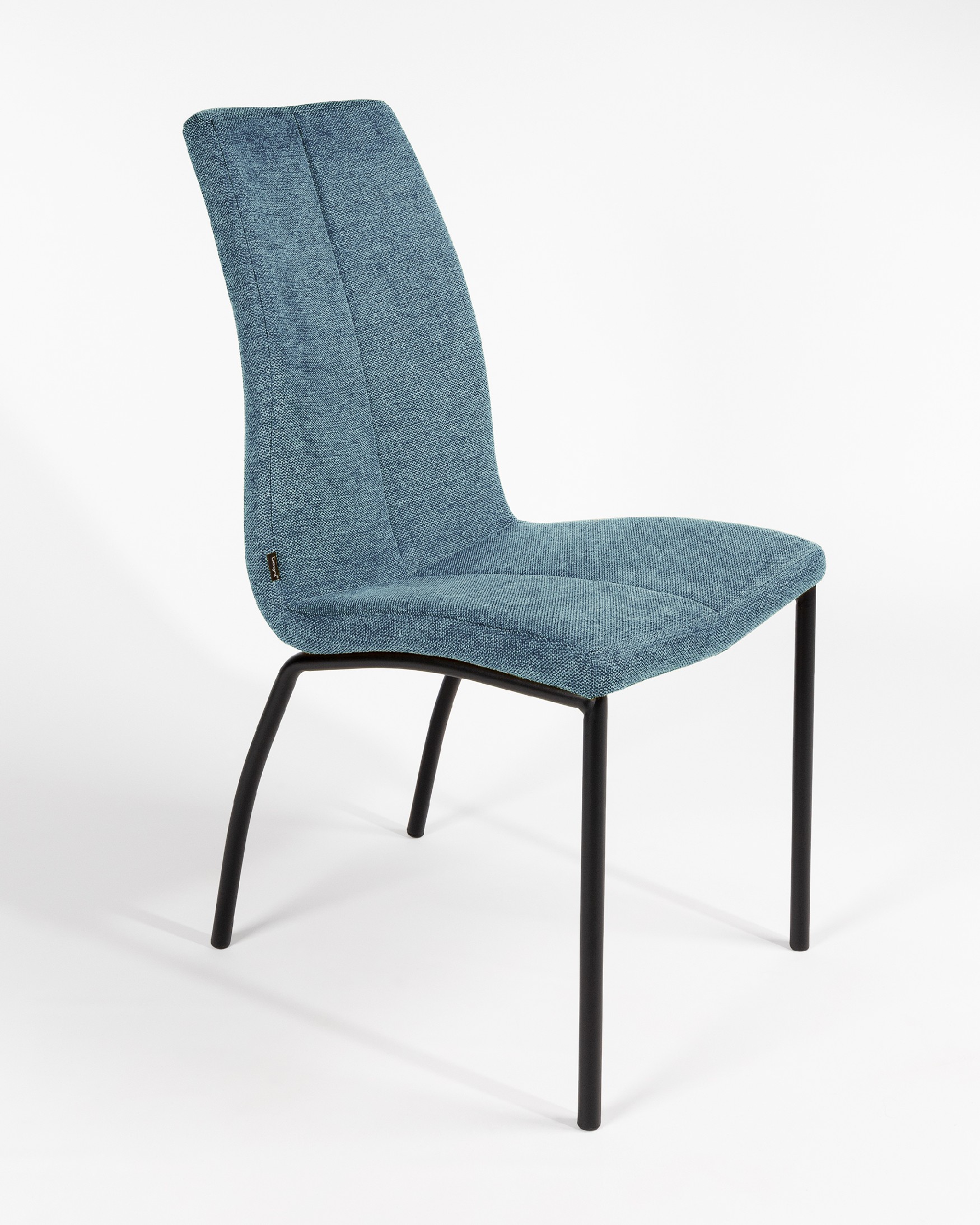 Chaise Niza avec rembourrage bleu et pieds métalliques noirs
