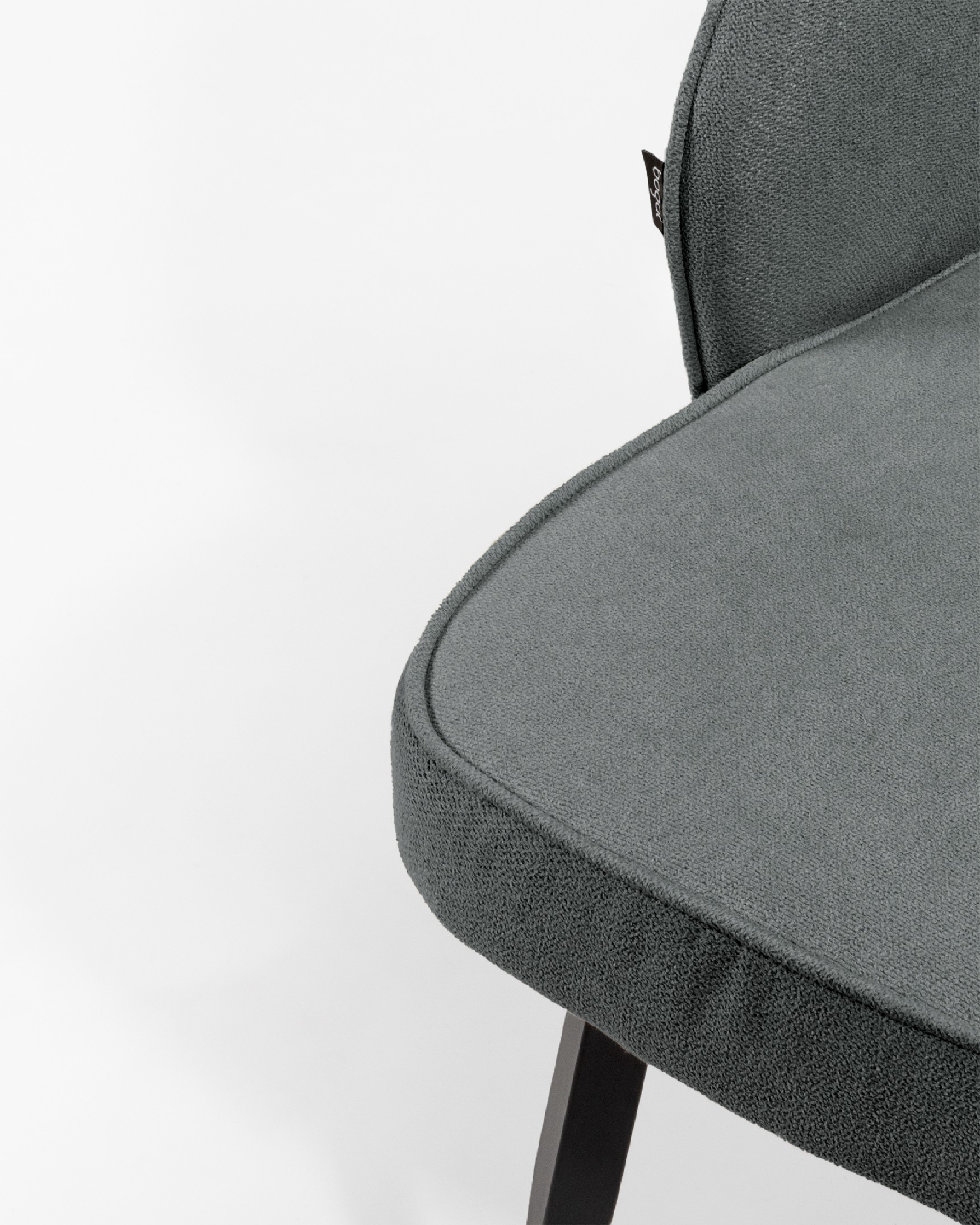 Chaise Sicile avec tapisserie marengo et pieds métalliques noirs