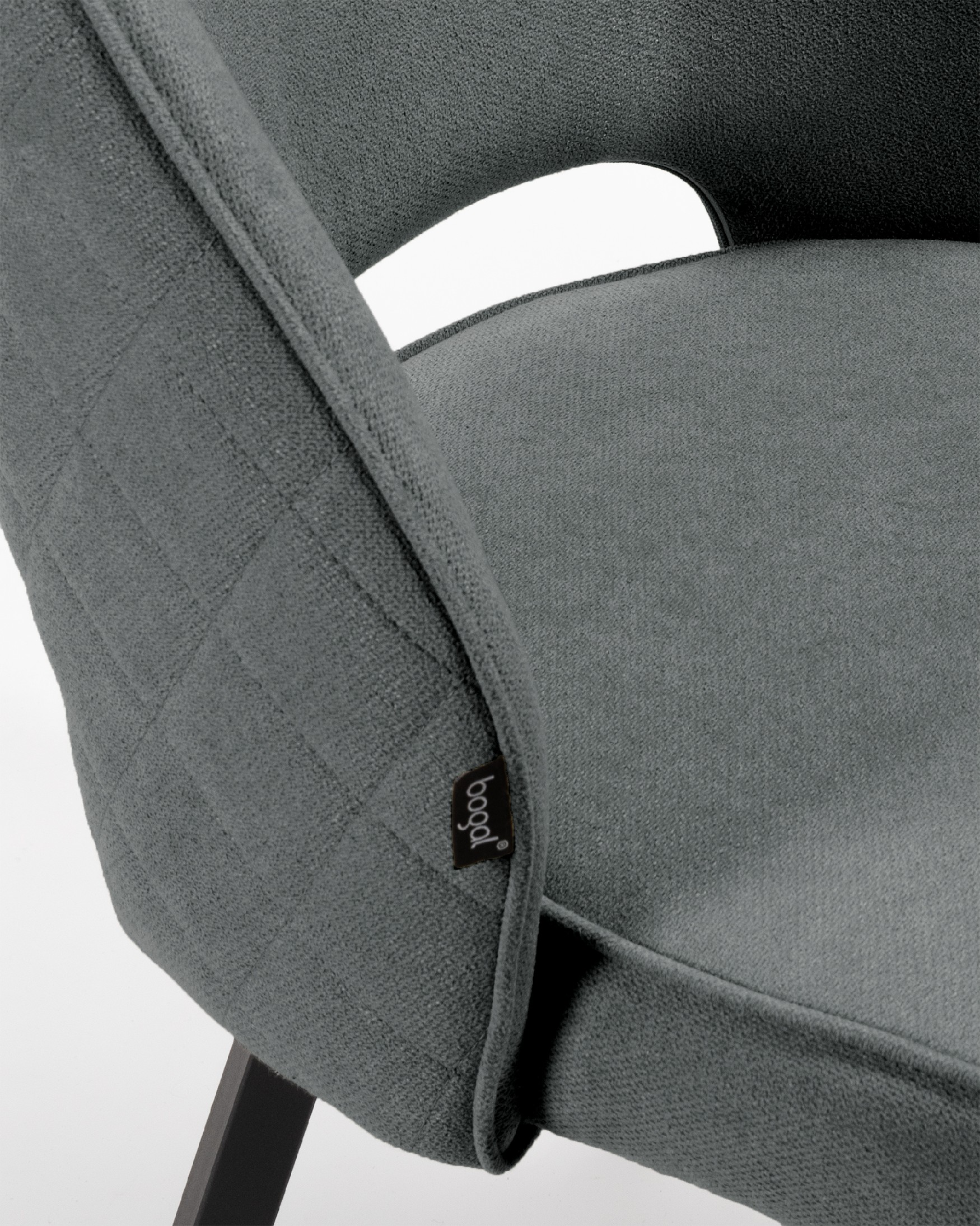 Chaise Sicile avec tapisserie marengo et pieds métalliques noirs