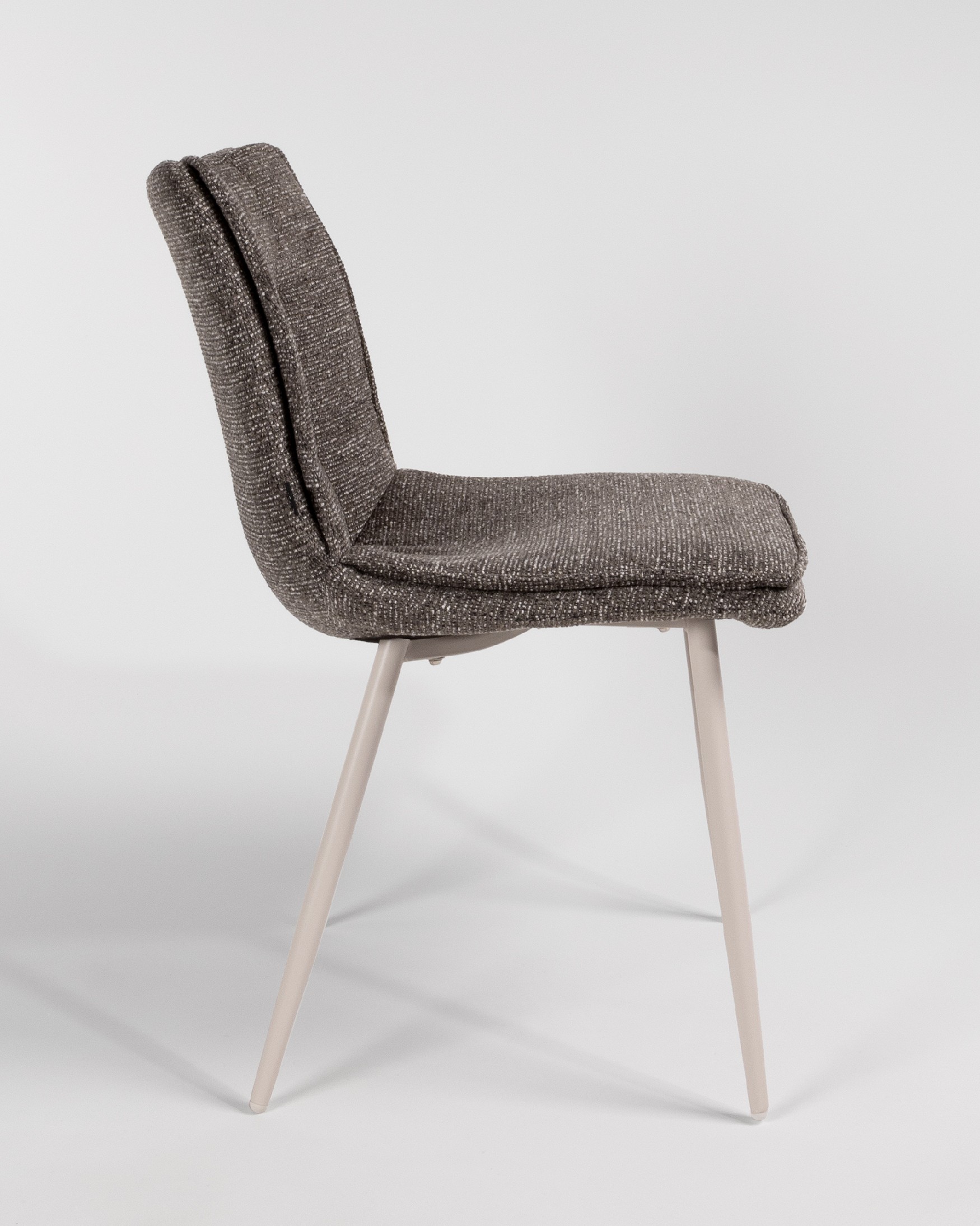 Silla Torino con tapizado antracita y patas metálicas marfil