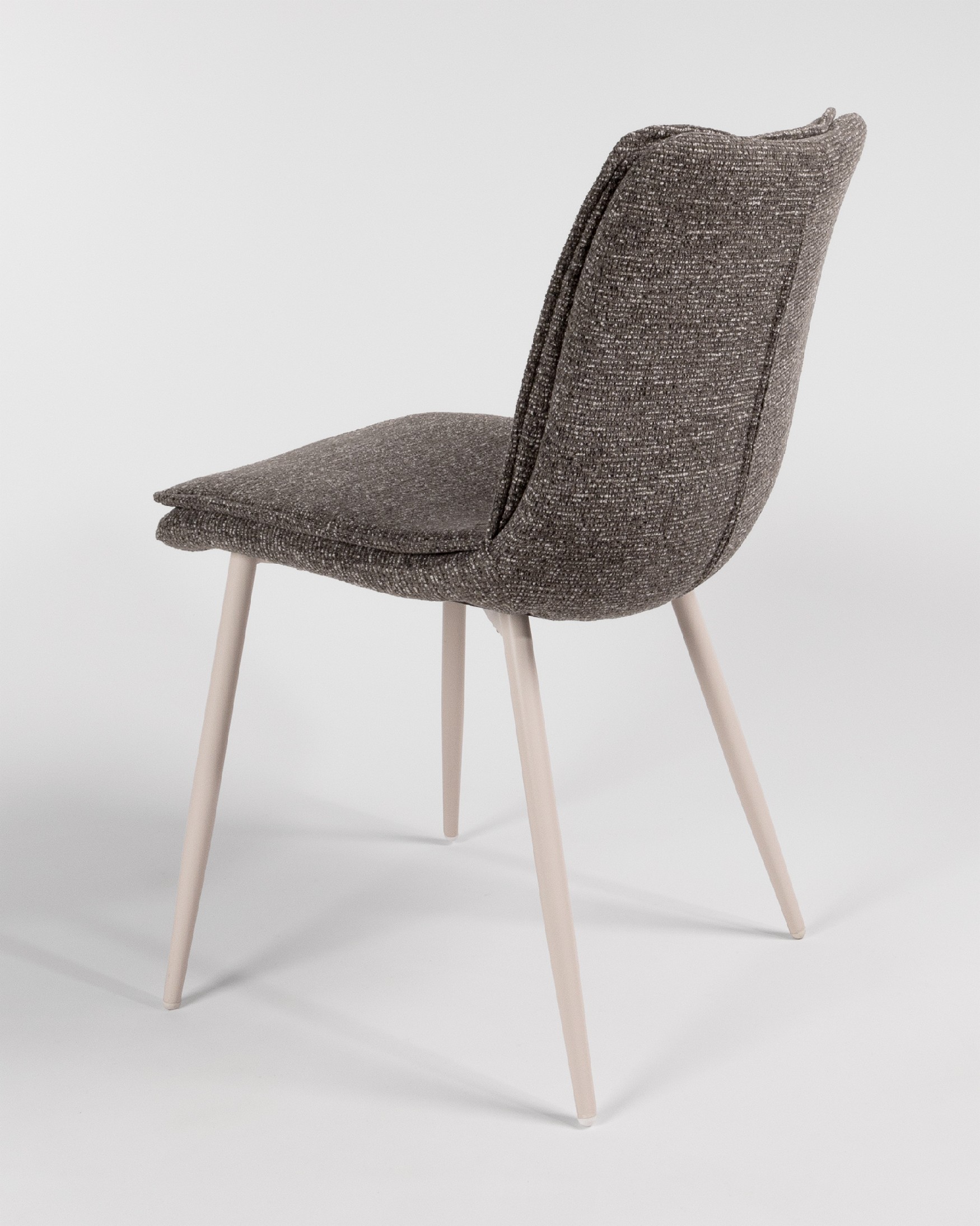 Silla Torino con tapizado antracita y patas metálicas marfil