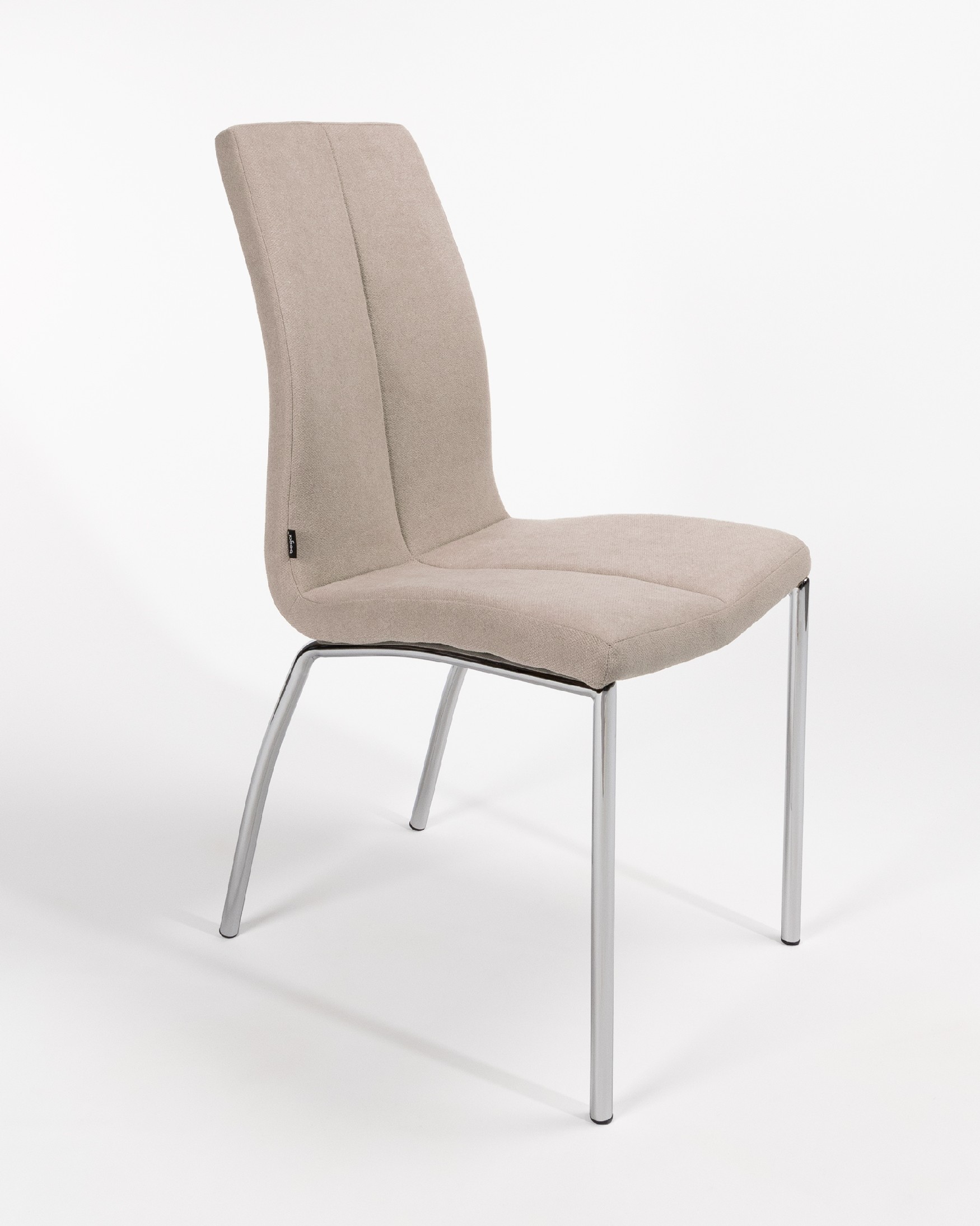 Silla Zagreb con tapizado perla y patas cromadas