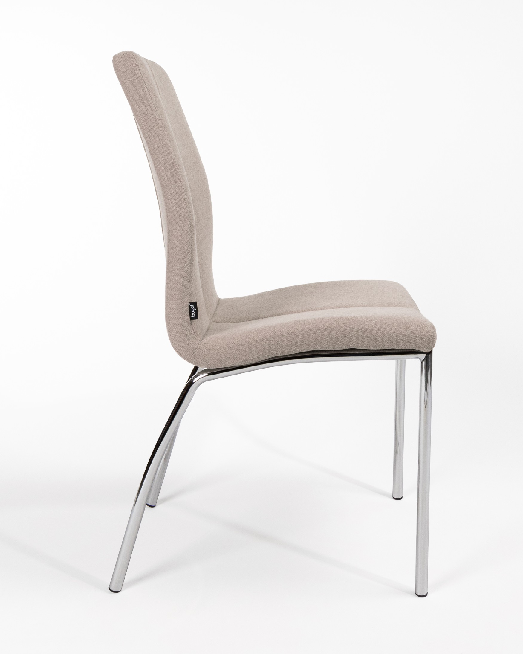 Silla Zagreb con tapizado perla y patas cromadas