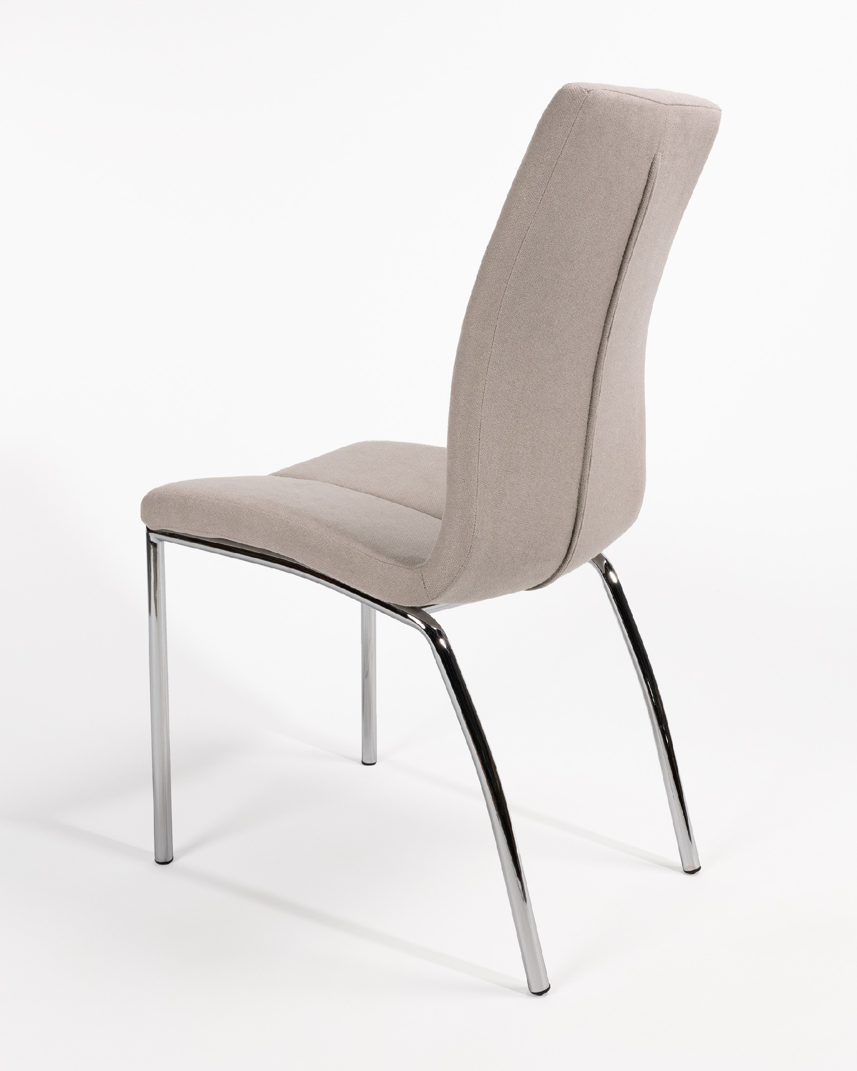 Silla Zagreb con tapizado perla y patas cromadas