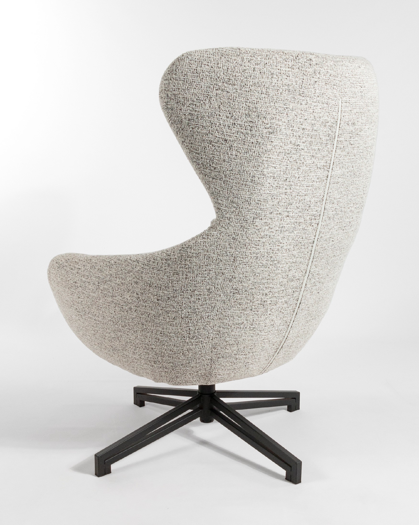 Fauteuil pivotant Abelia avec revêtement marbré et pied en métal noir