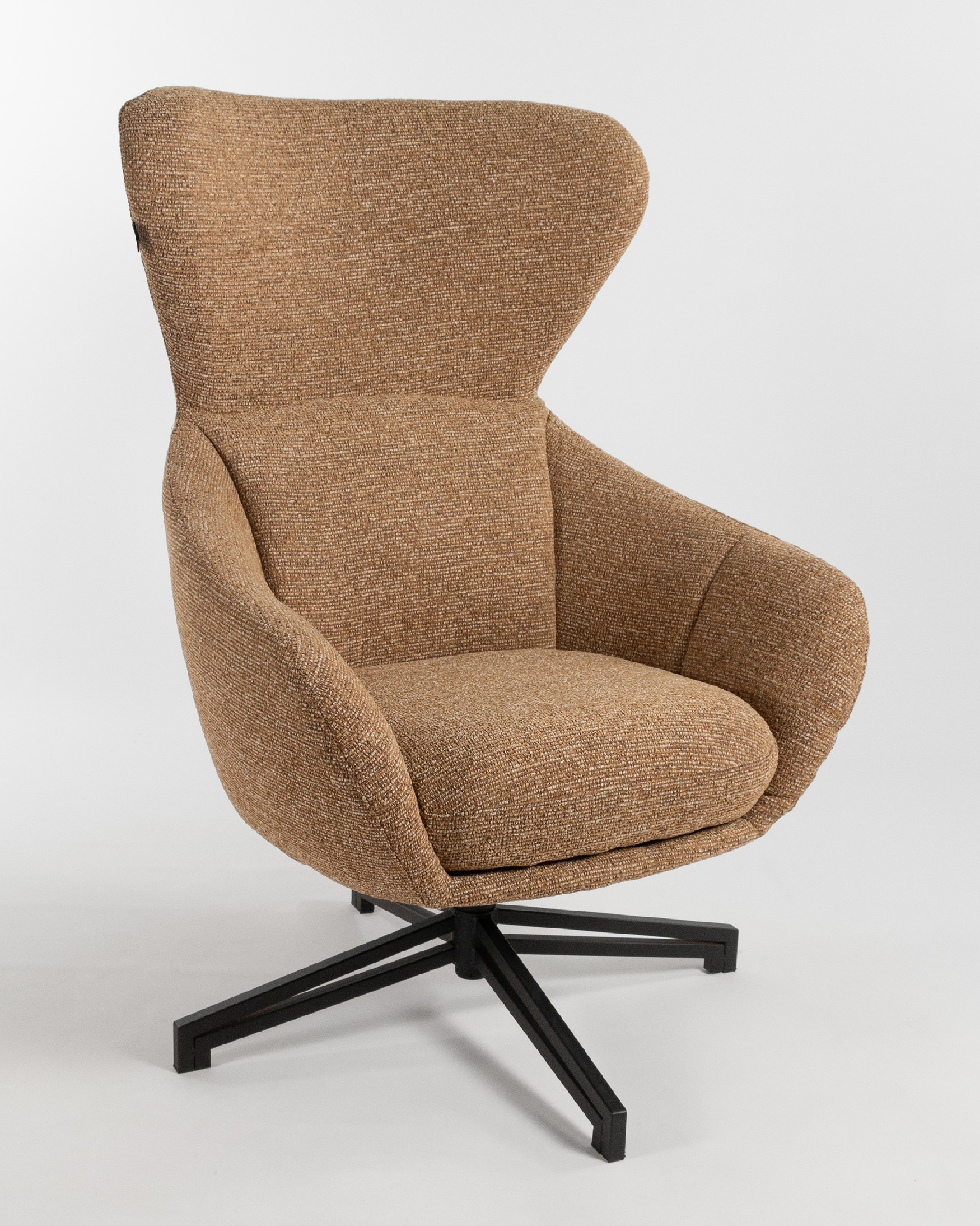 Fauteuil pivotant Abelia avec revêtement ocre et pied en métal noir