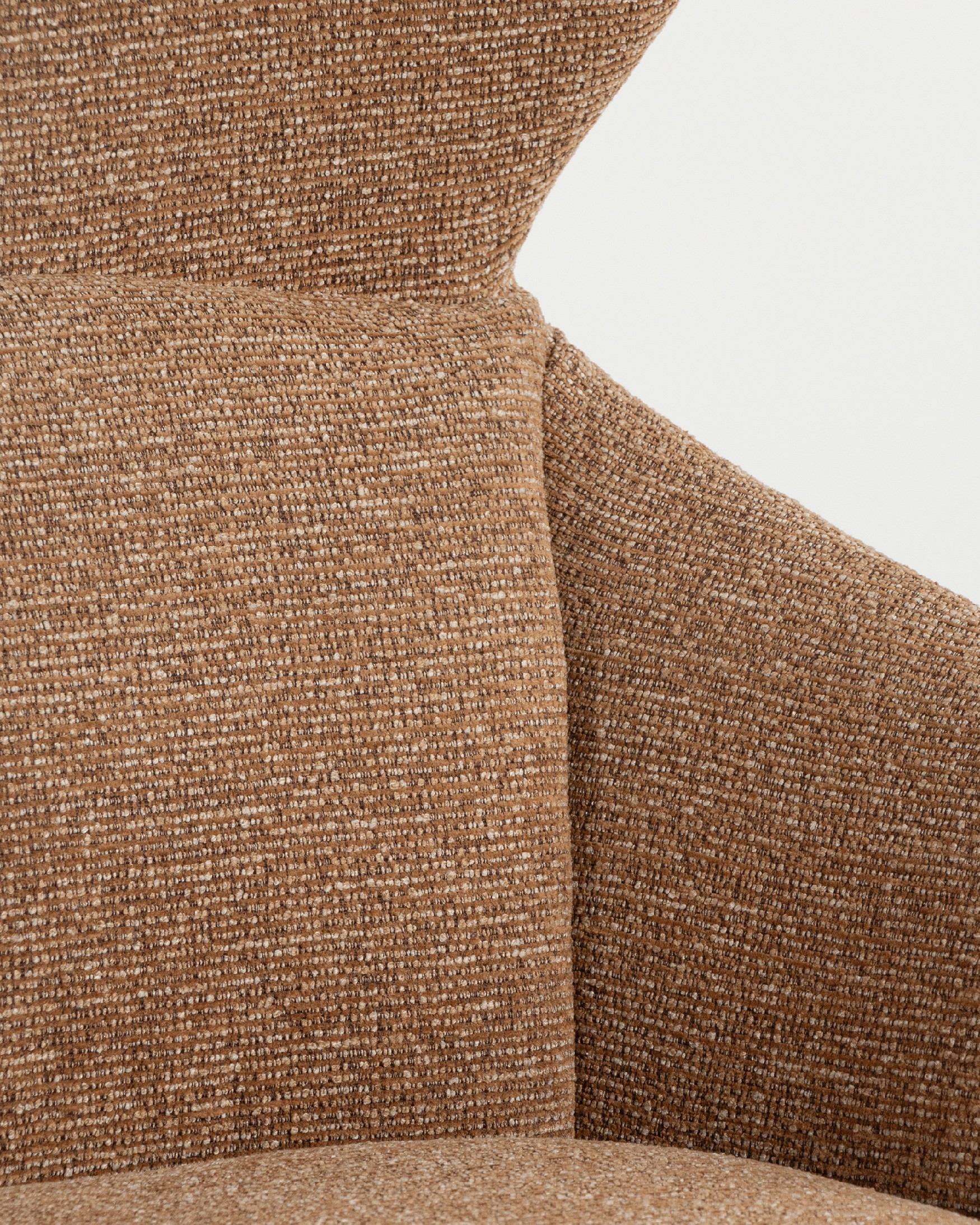 Fauteuil pivotant Abelia avec revêtement ocre et pied en métal noir