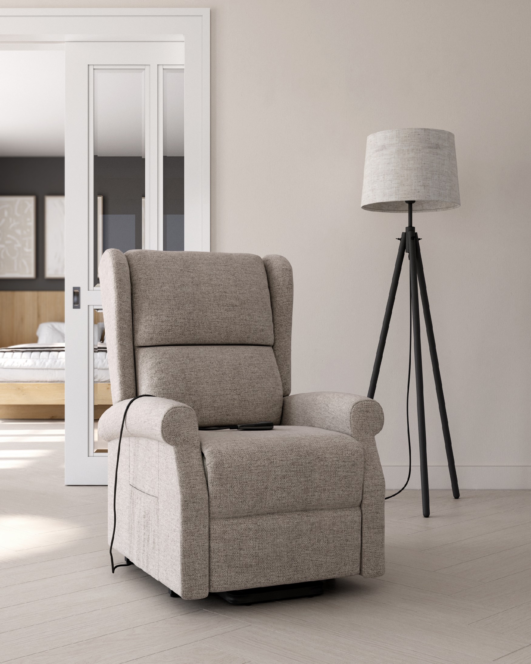 Butaca relax eléctrica power lift Alba con tapizado perla y pata de metal negra
