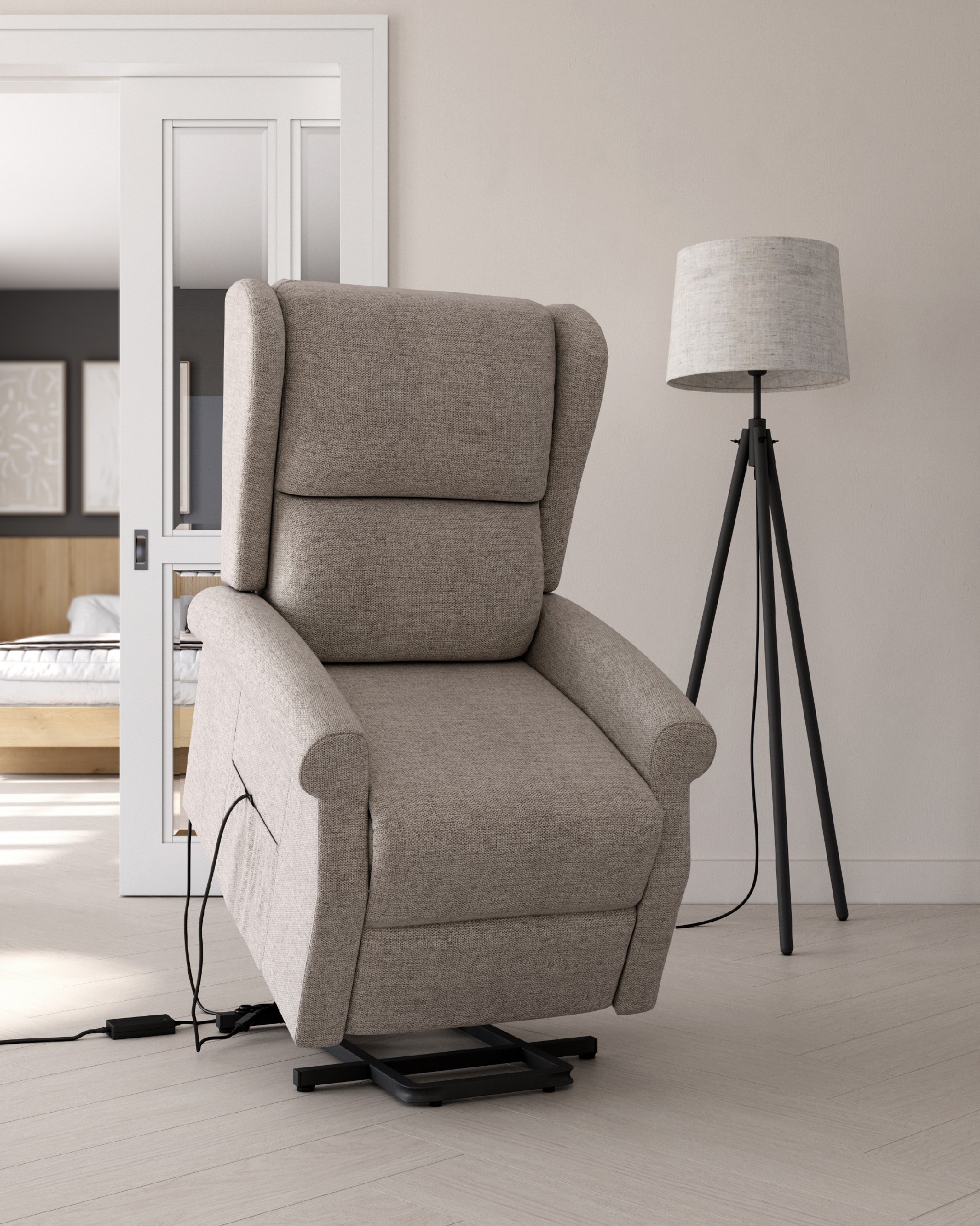 Butaca relax eléctrica power lift Alba con tapizado perla y pata de metal negra