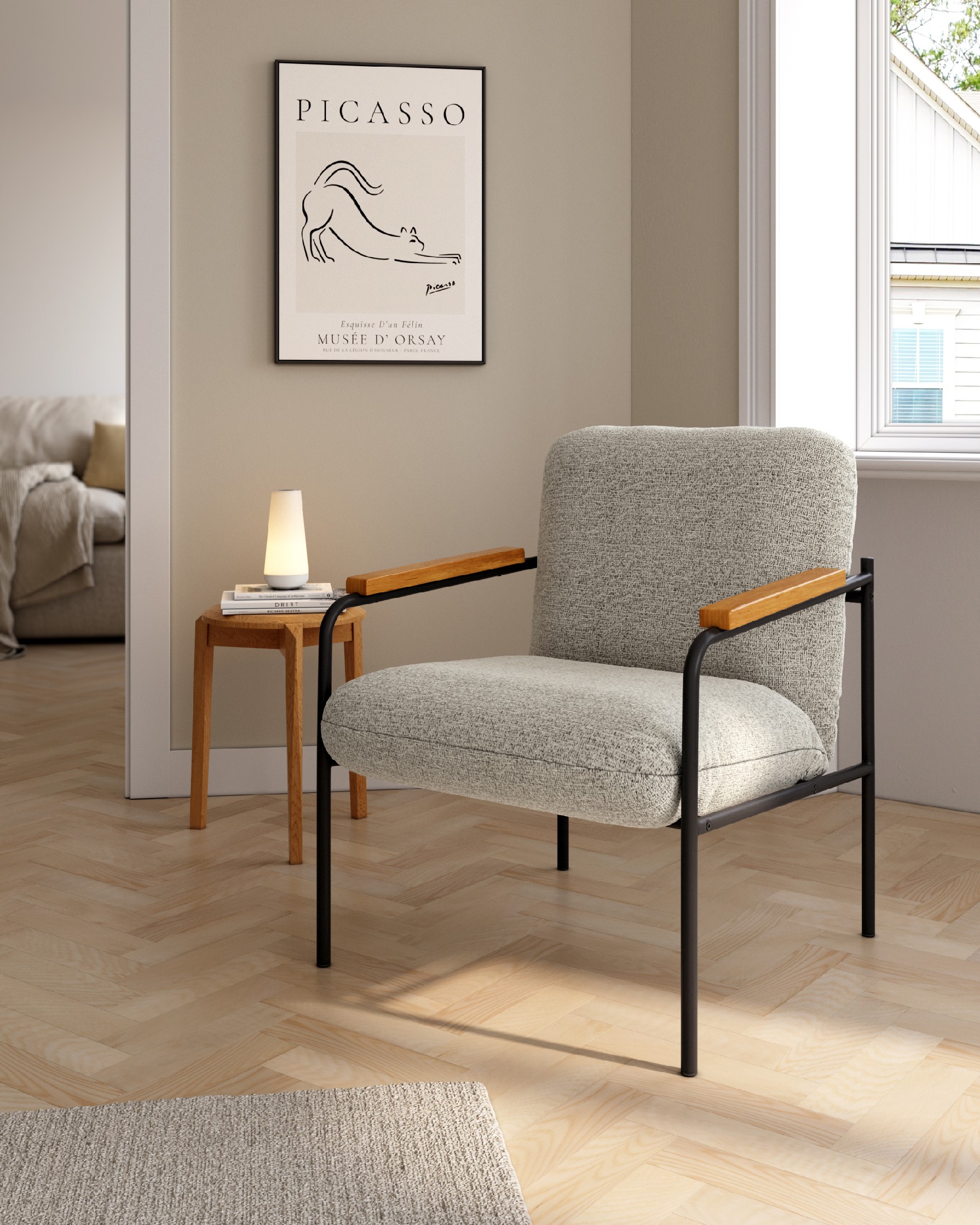 Fauteuil Aloe avec revêtement marbré, accoudoirs en bois et structure noire.