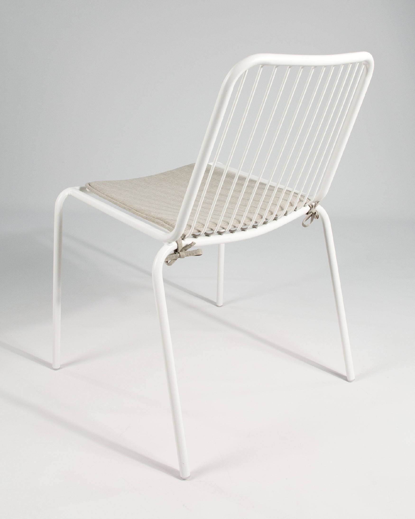 Chaise Aloha en métal blanc avec coussin