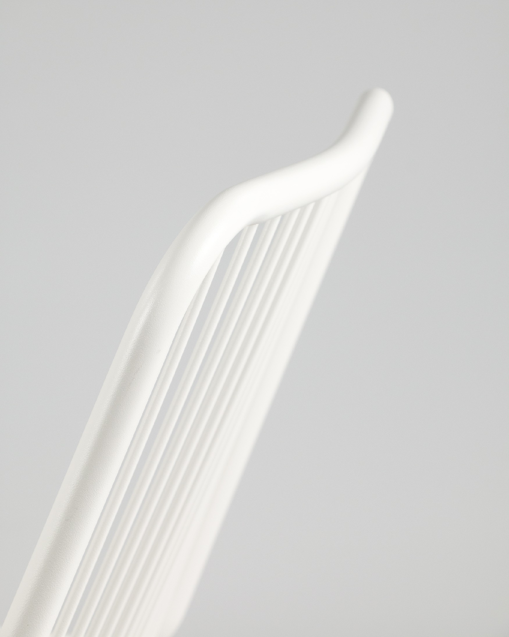 Chaise Aloha en métal blanc avec coussin