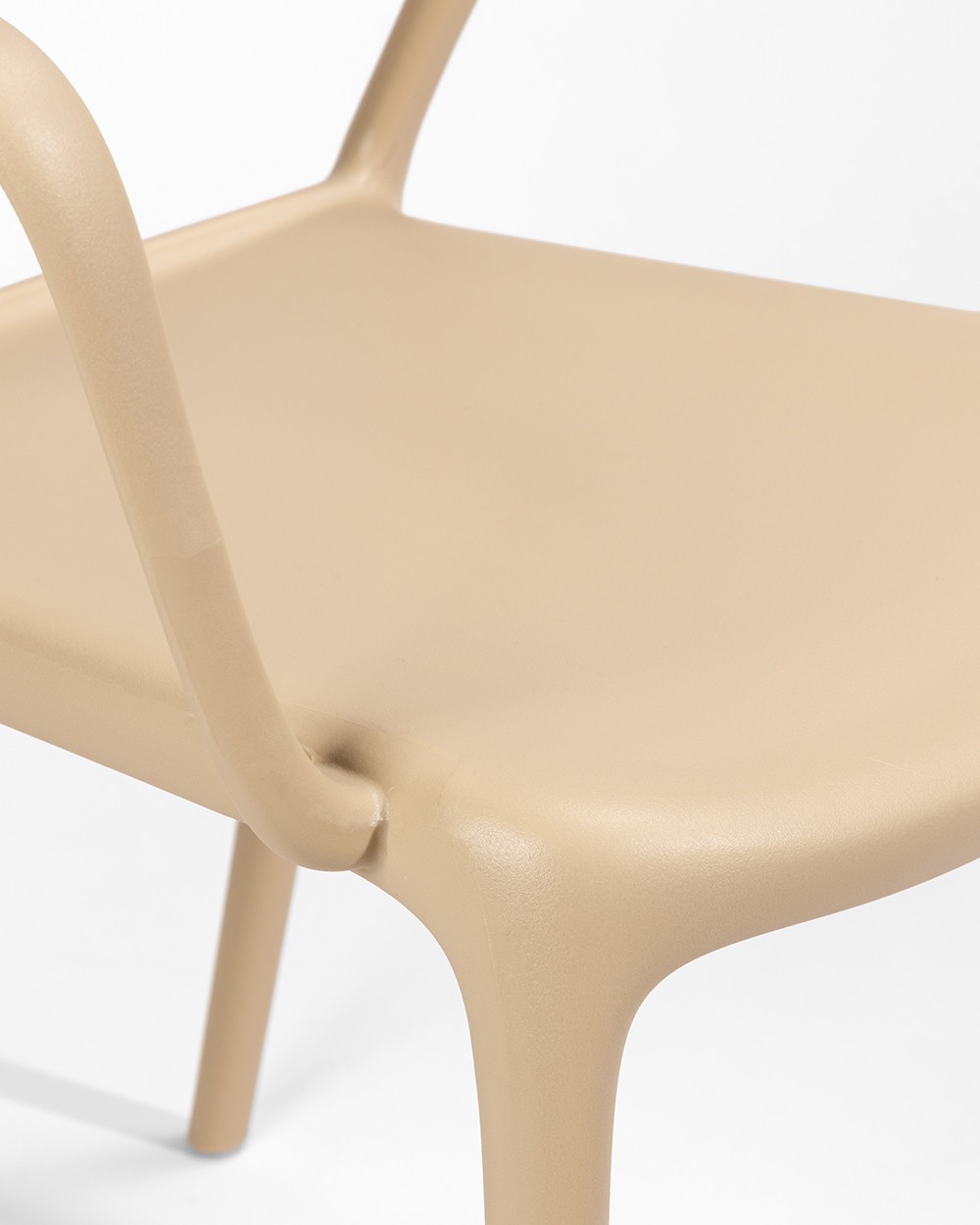 Chaise Amalfi en polypropylène sable et corde synthétique