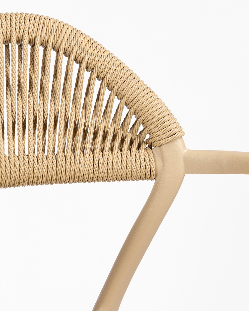 Chaise Amalfi en polypropylène sable et corde synthétique