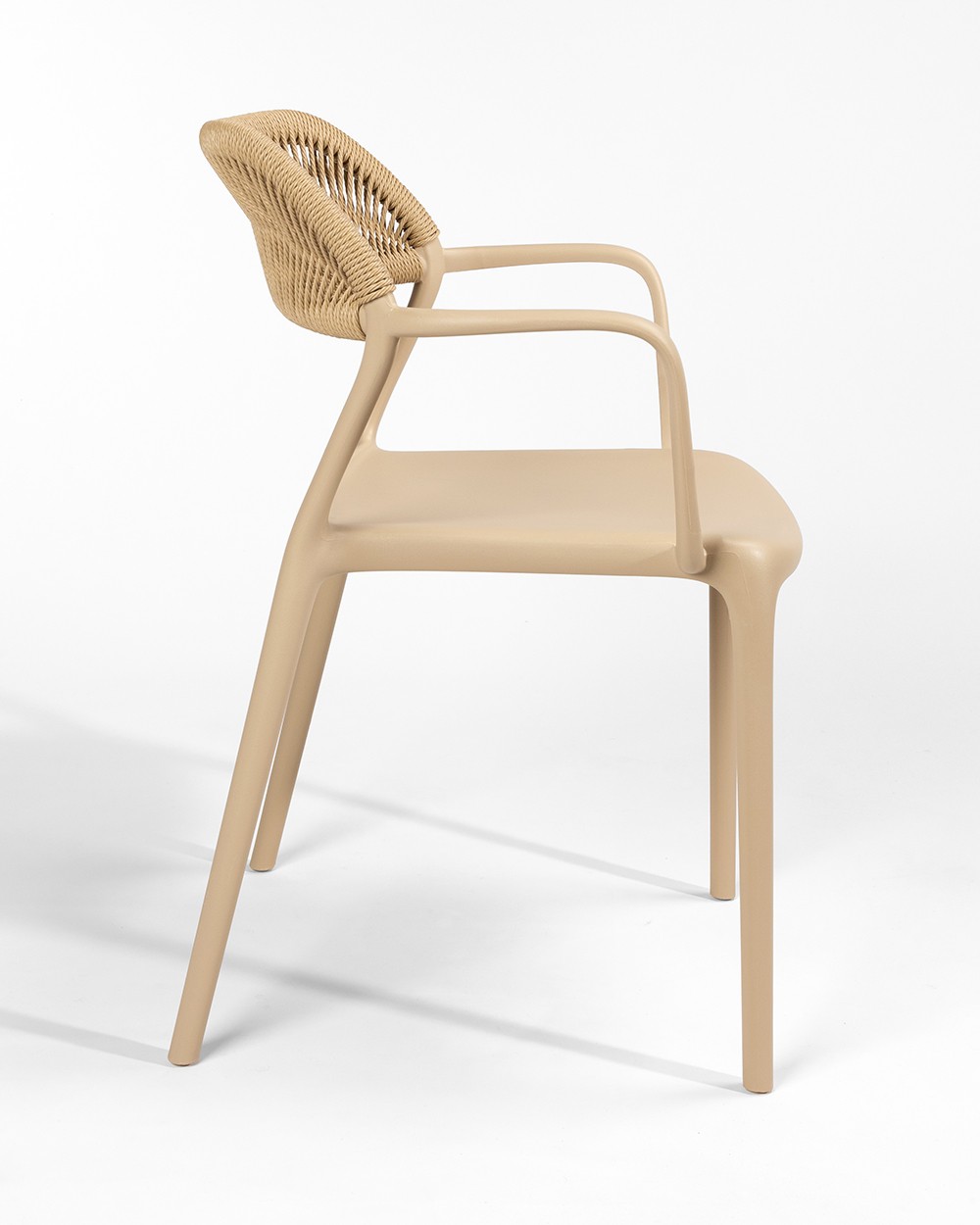 Chaise Amalfi en polypropylène sable et corde synthétique