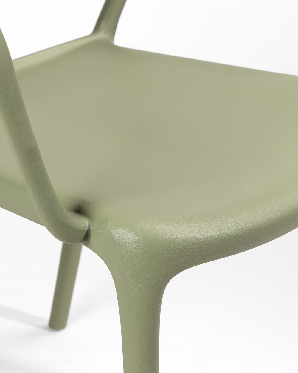 Silla Amalfi de polipropileno verde tiza y cuerda sintética