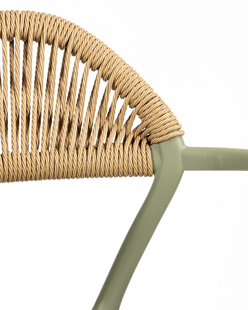 Silla Amalfi de polipropileno verde tiza y cuerda sintética