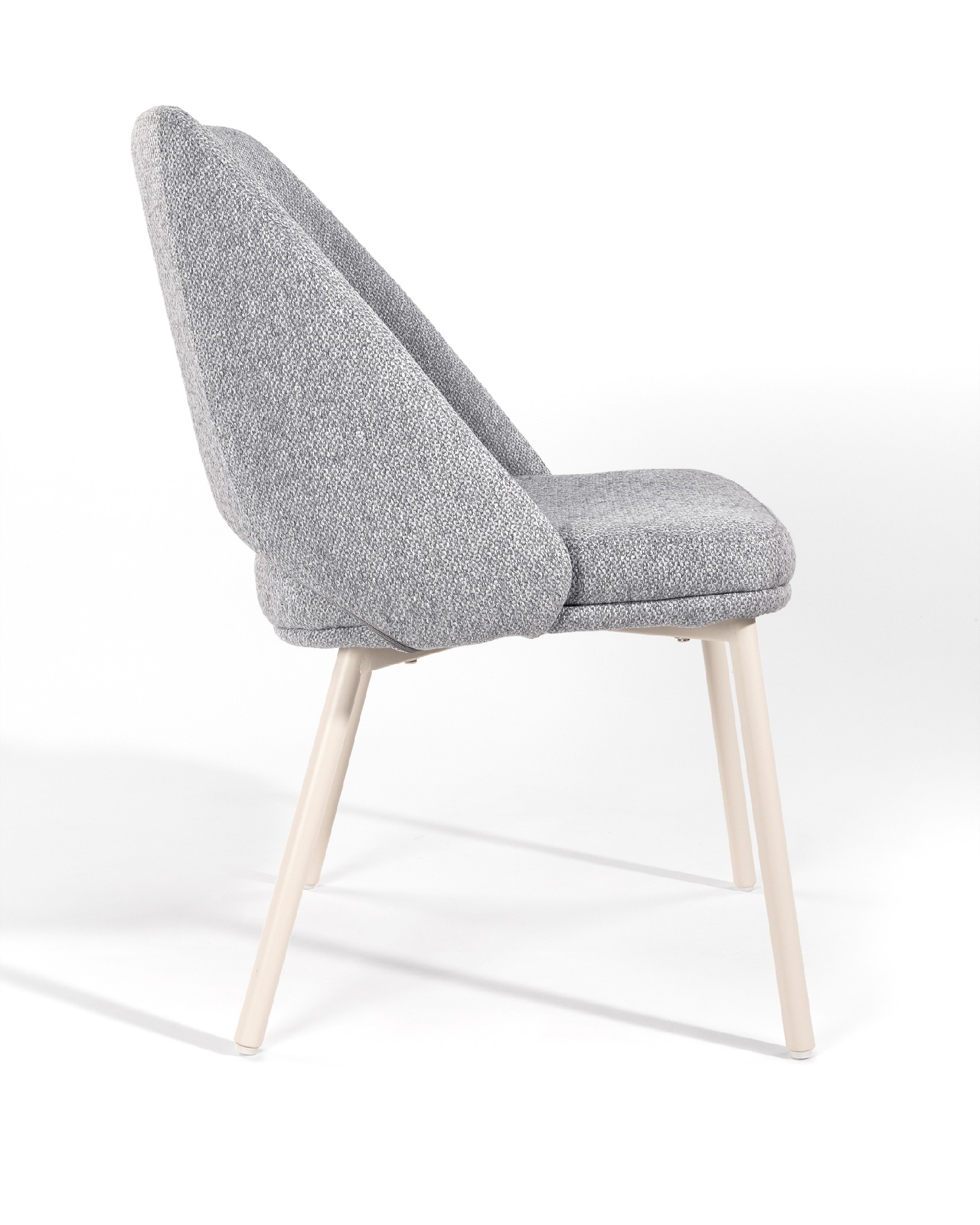 Chaise Aman avec tapisserie grise et pieds métalliques ivoire