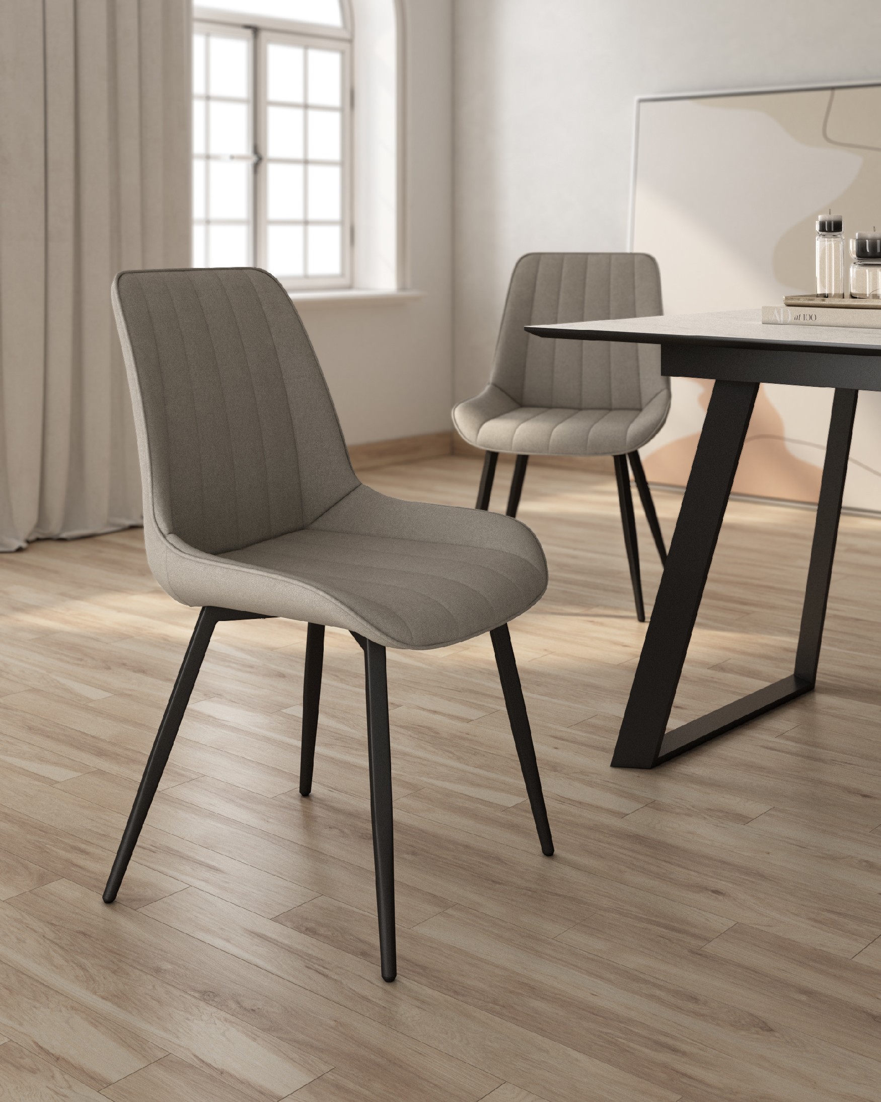 Chaise Ankara avec revêtement perle et pieds noirs