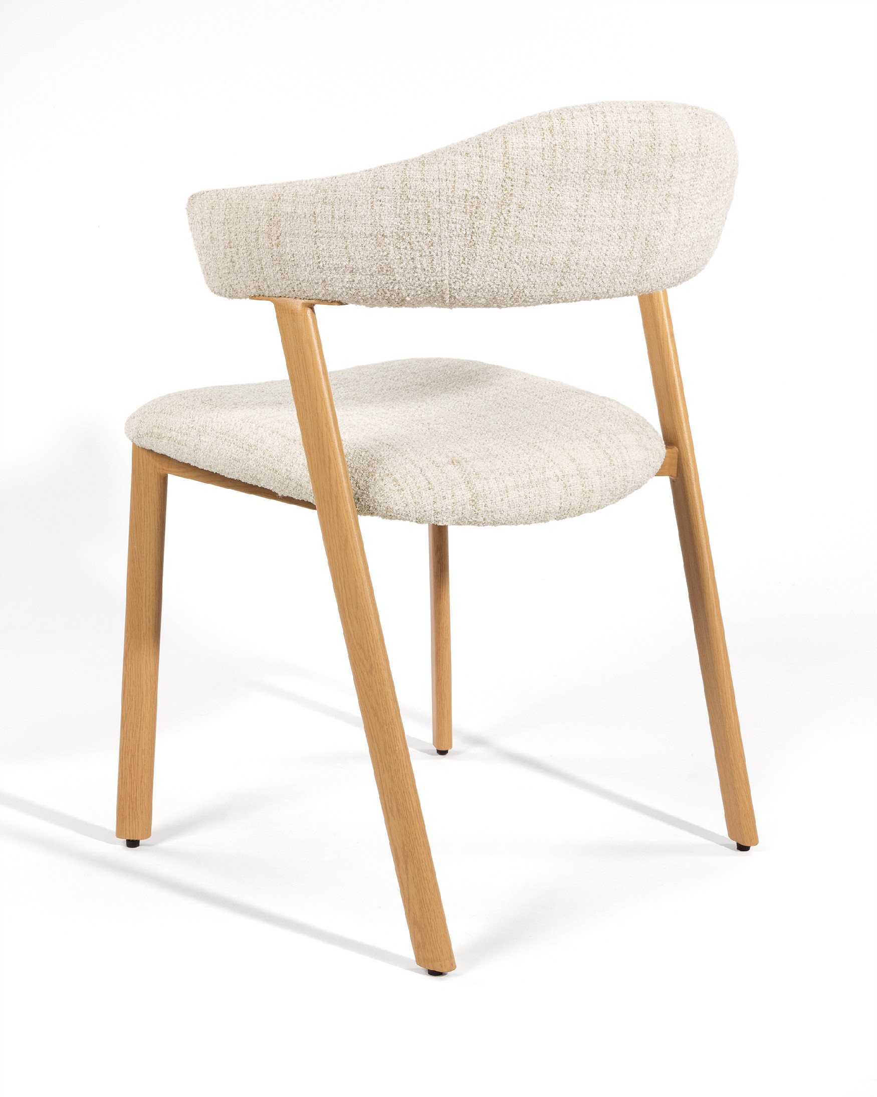 Arica chair with ivory upholstery and metal structure with wood finish