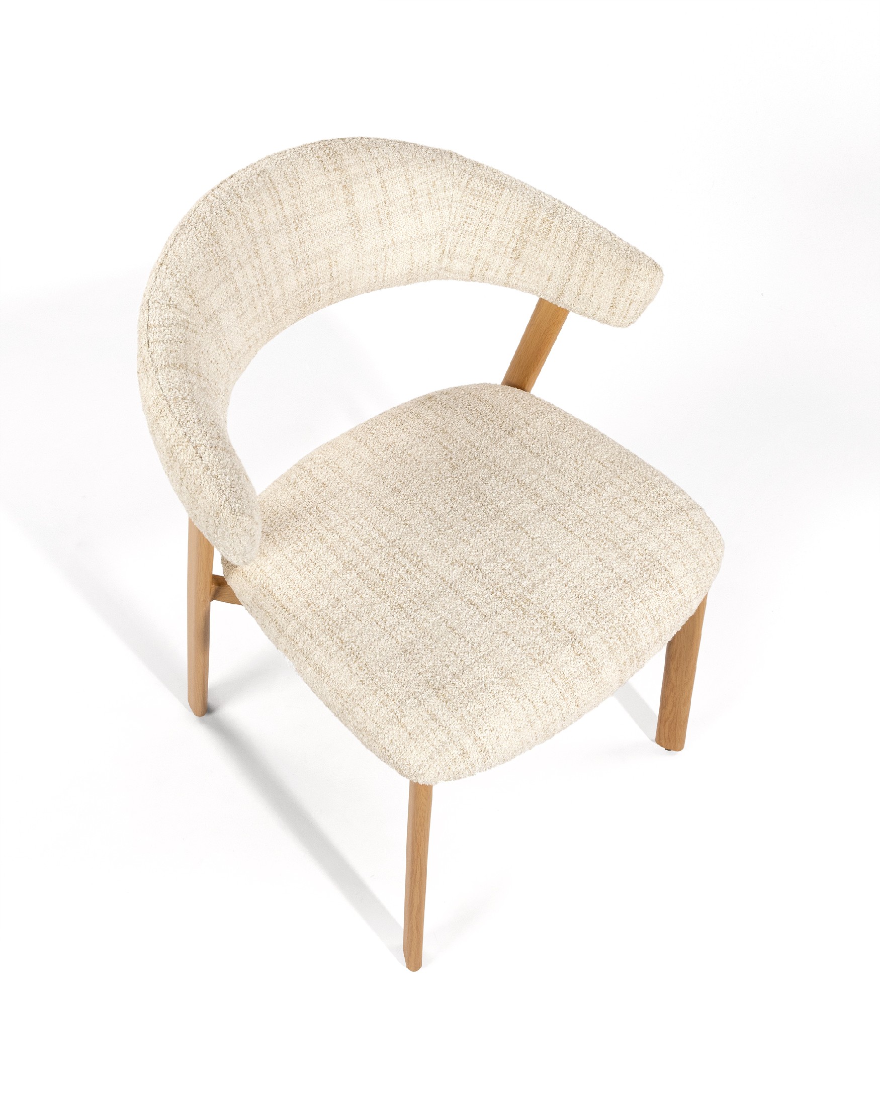 Arica chair with ivory upholstery and metal structure with wood finish