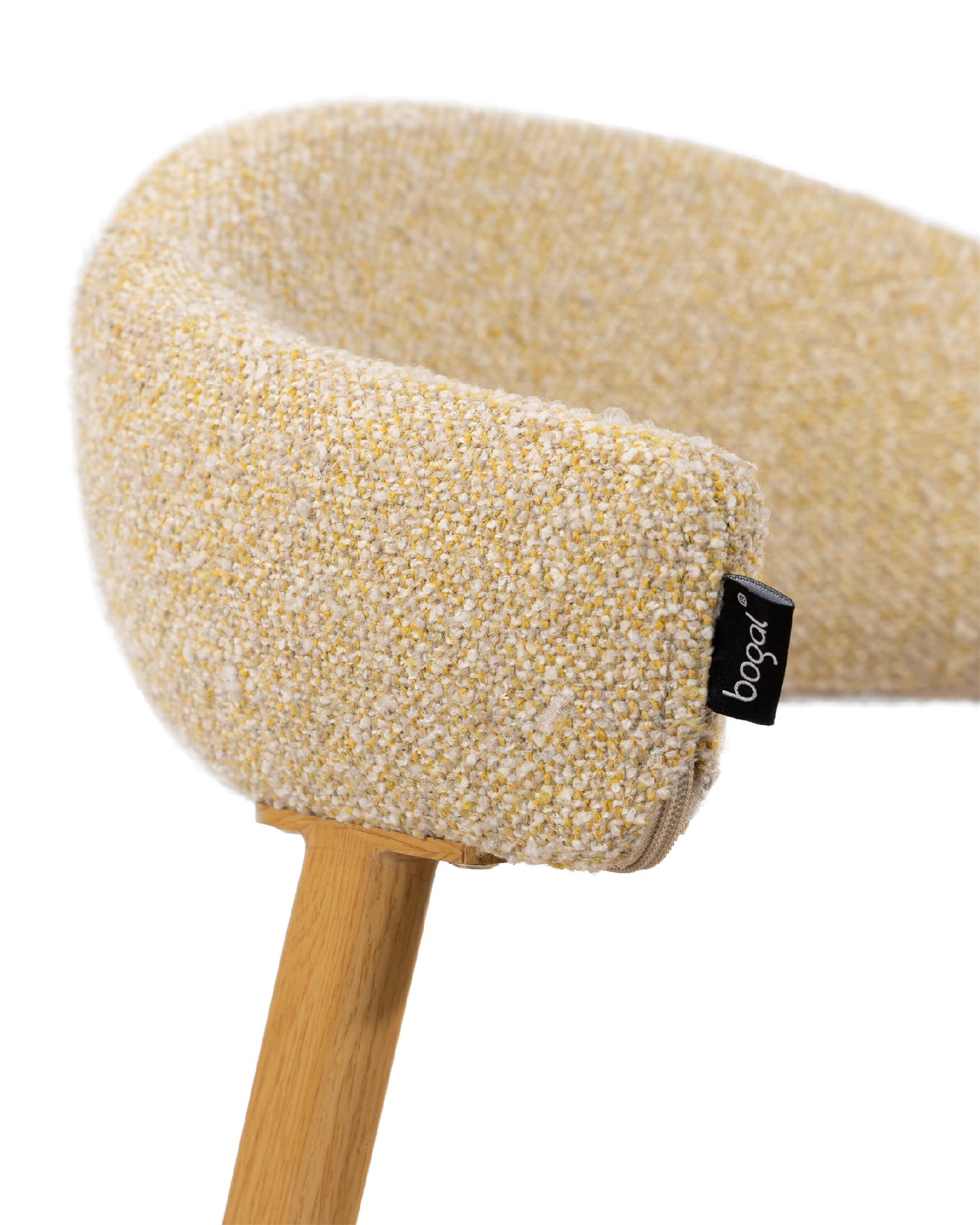 Chaise Arica avec revêtement miel et structure métallique avec finition bois