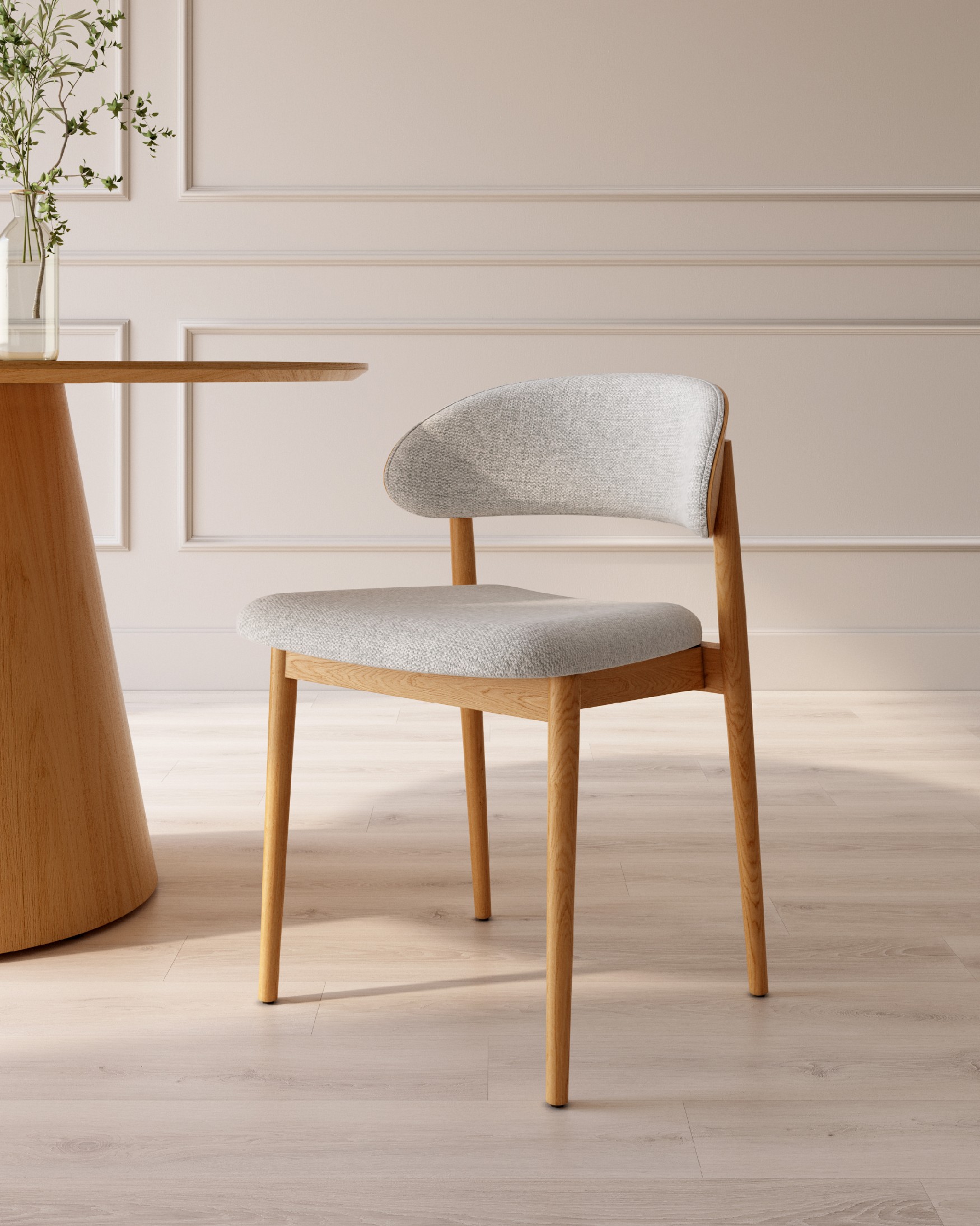 Silla Ariel con tapizado gris y estructura roble natural