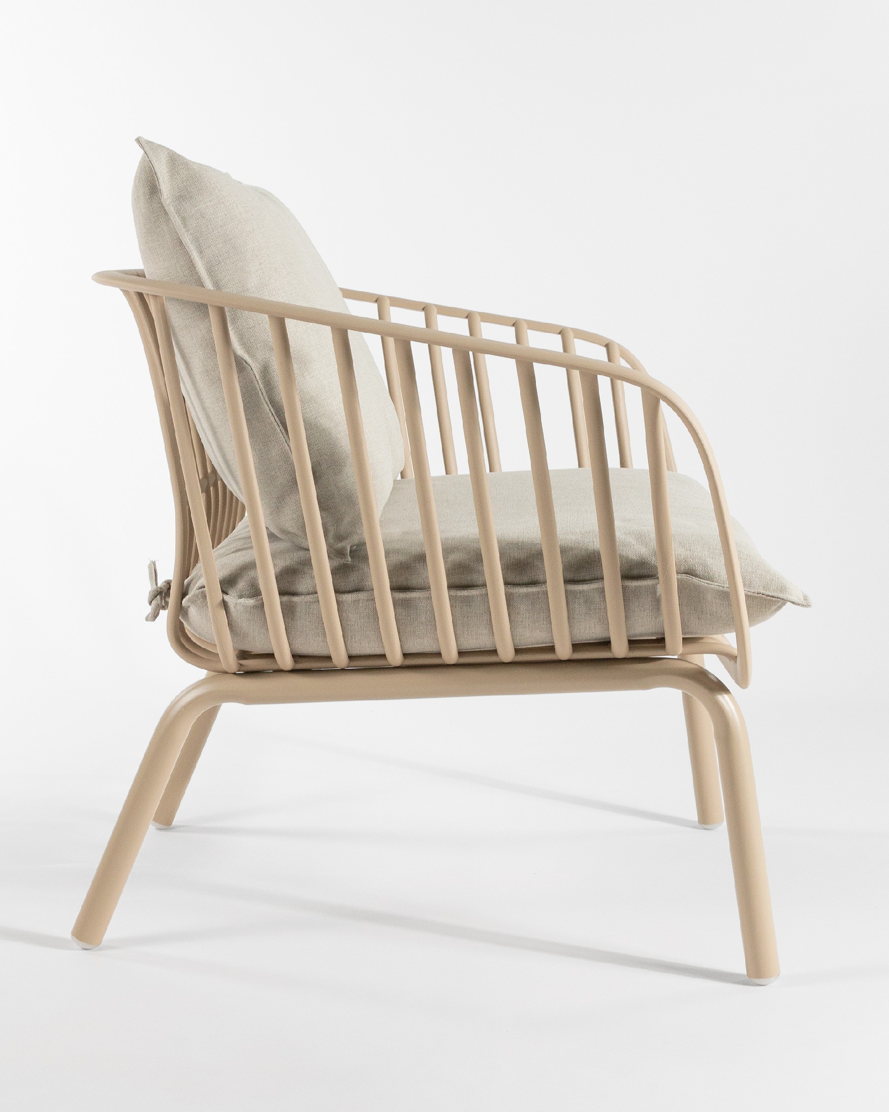 Aruba armchair for 1 person made of polypropylene and sand metal legs