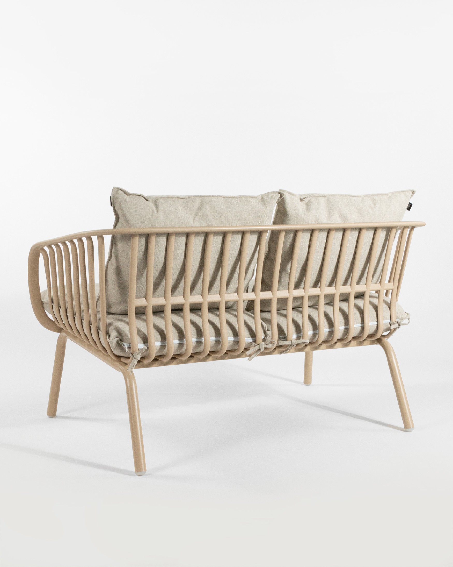 Aruba 2-seater armchair made of polypropylene and sand metal legs
