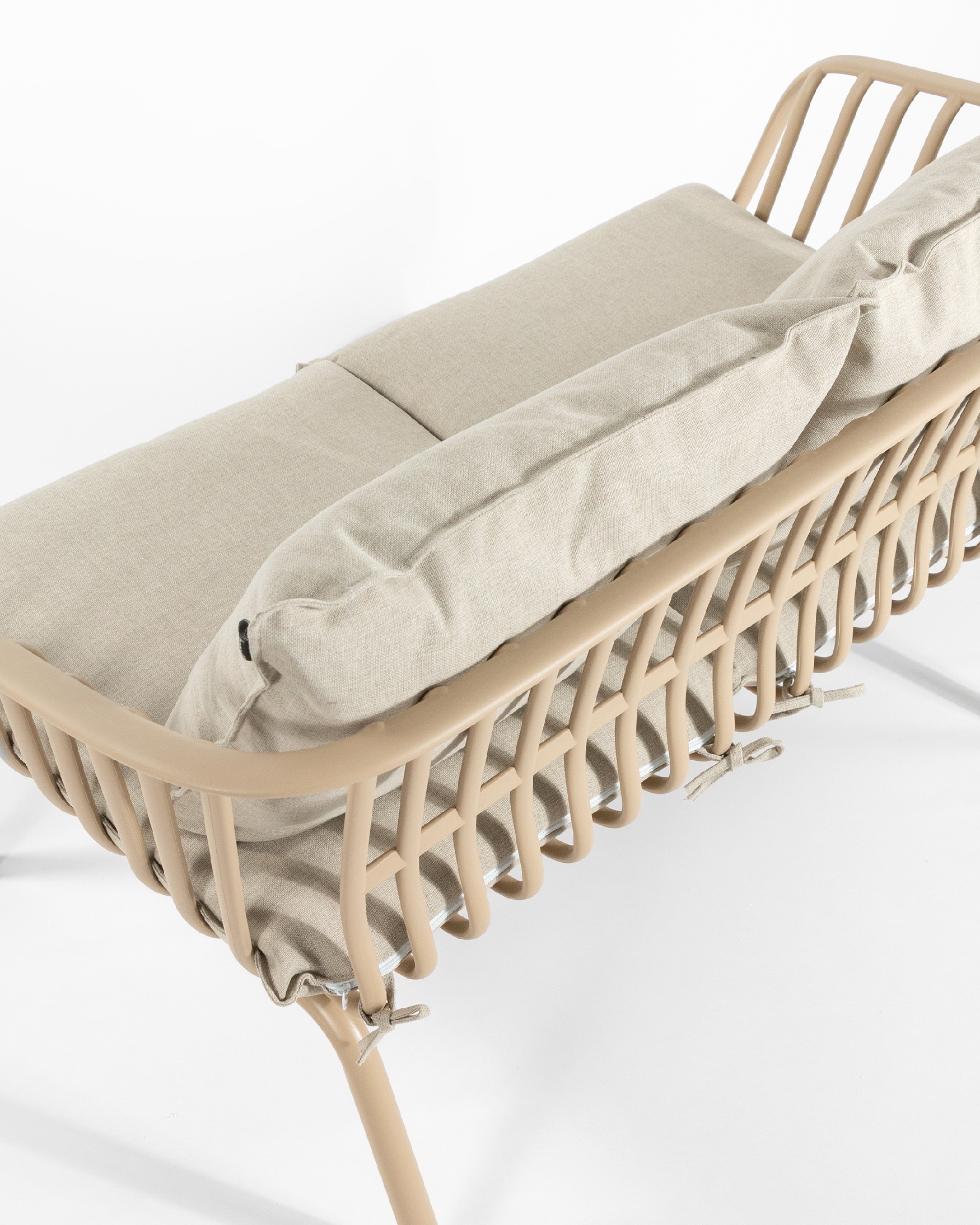 Aruba 2-seater armchair made of polypropylene and sand metal legs