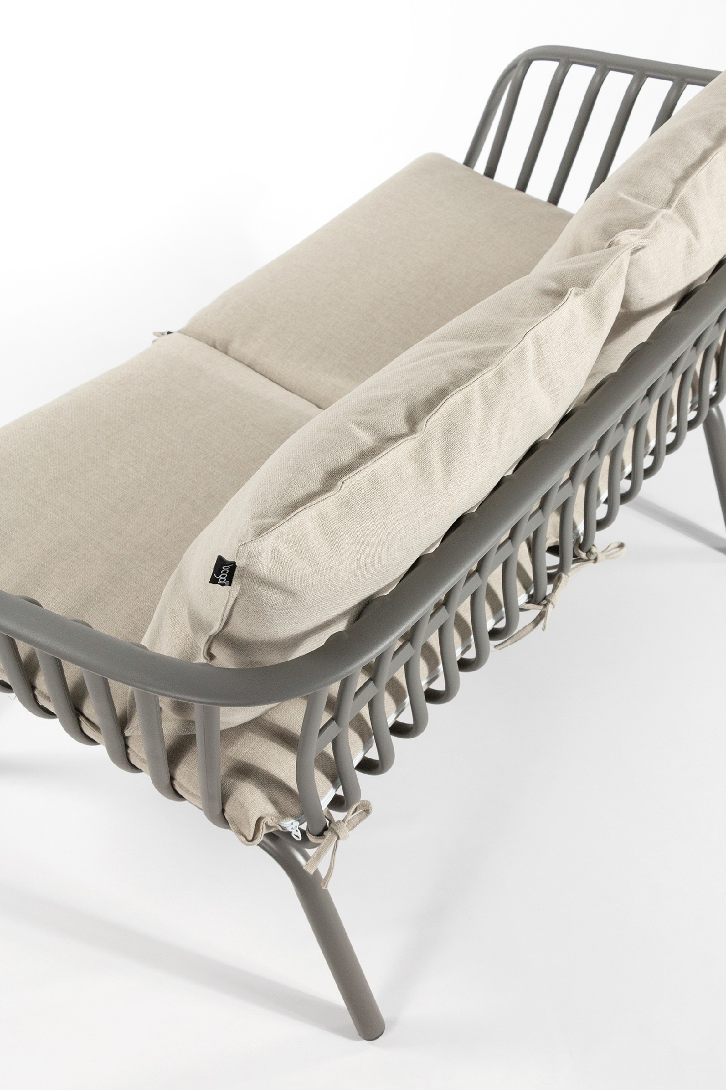 Aruba 2-seater armchair made of polypropylene and graphite metal legs