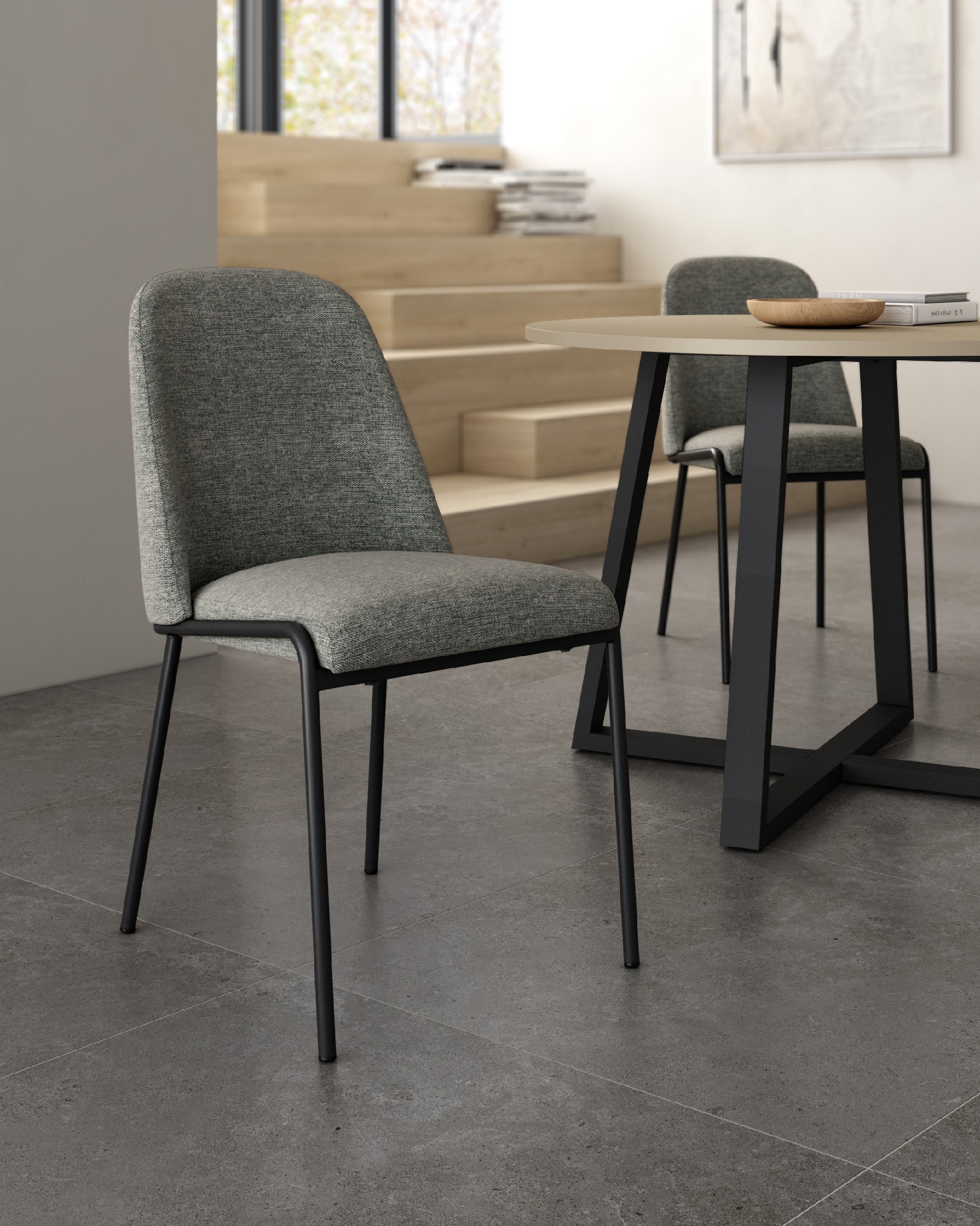 Chaise Atlanta avec tapisserie grise et pieds métalliques noirs