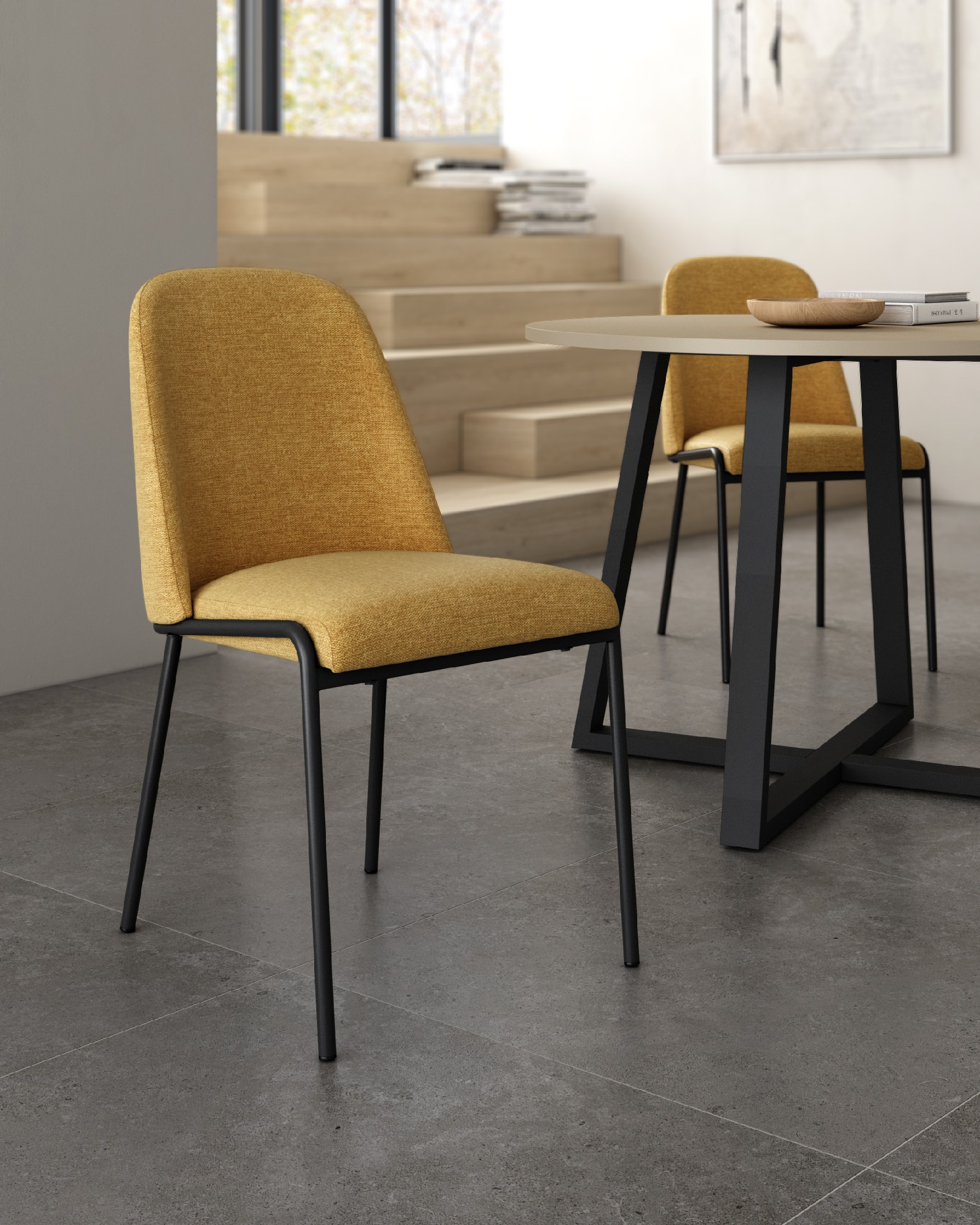 Silla Atlanta con tapizado mostaza y patas metálicas negras