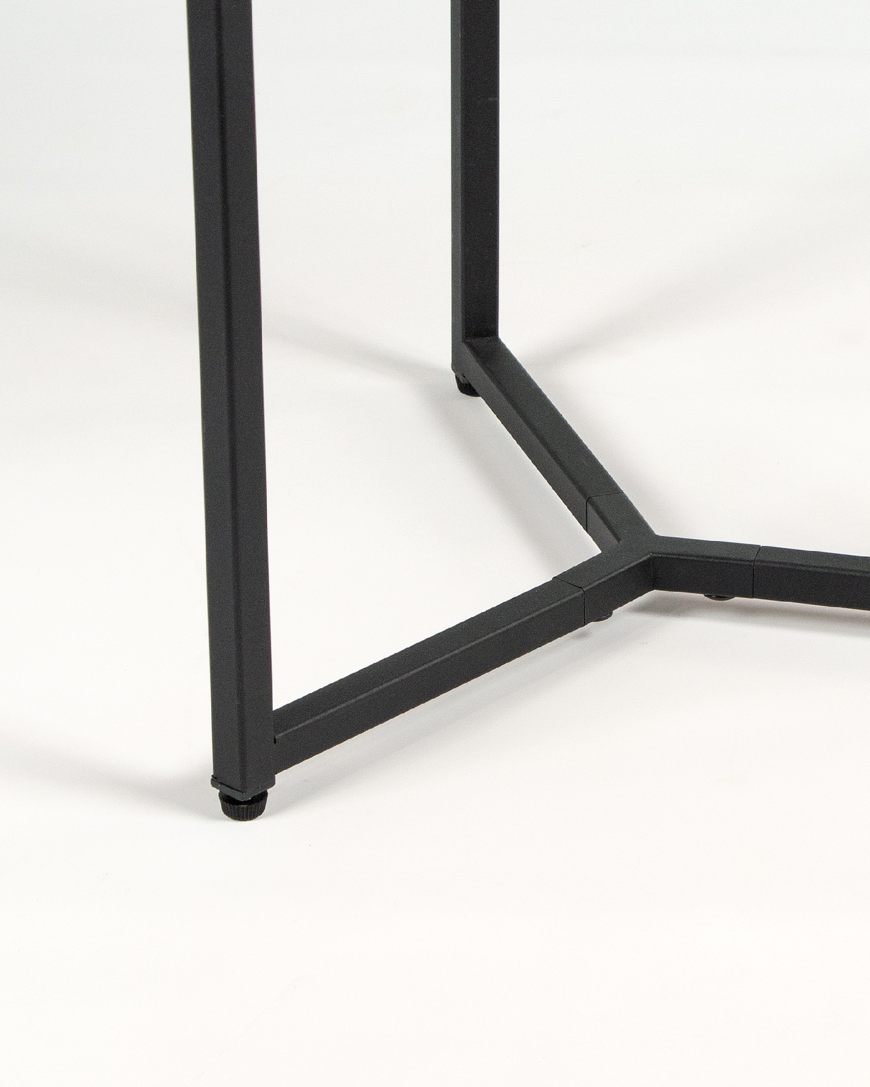 Table d'appoint Austral ronde avec plateau en chêne naturel et structure métallique noire Ø 45 cm