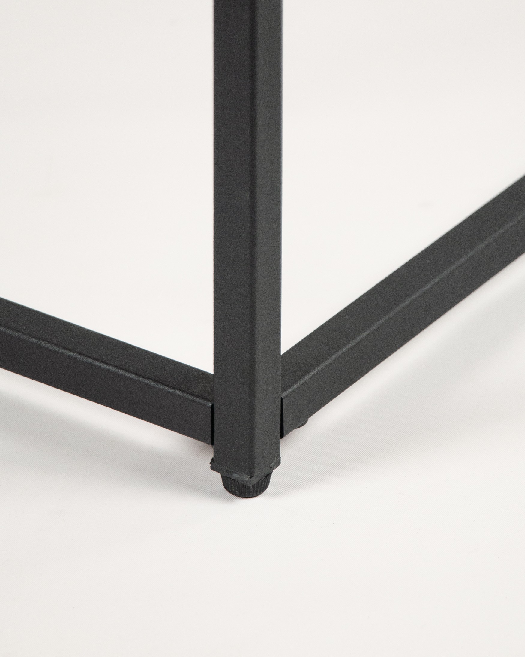 Square auxiliary table Austral with natural oak top and black metal structure 45 x 45 cm