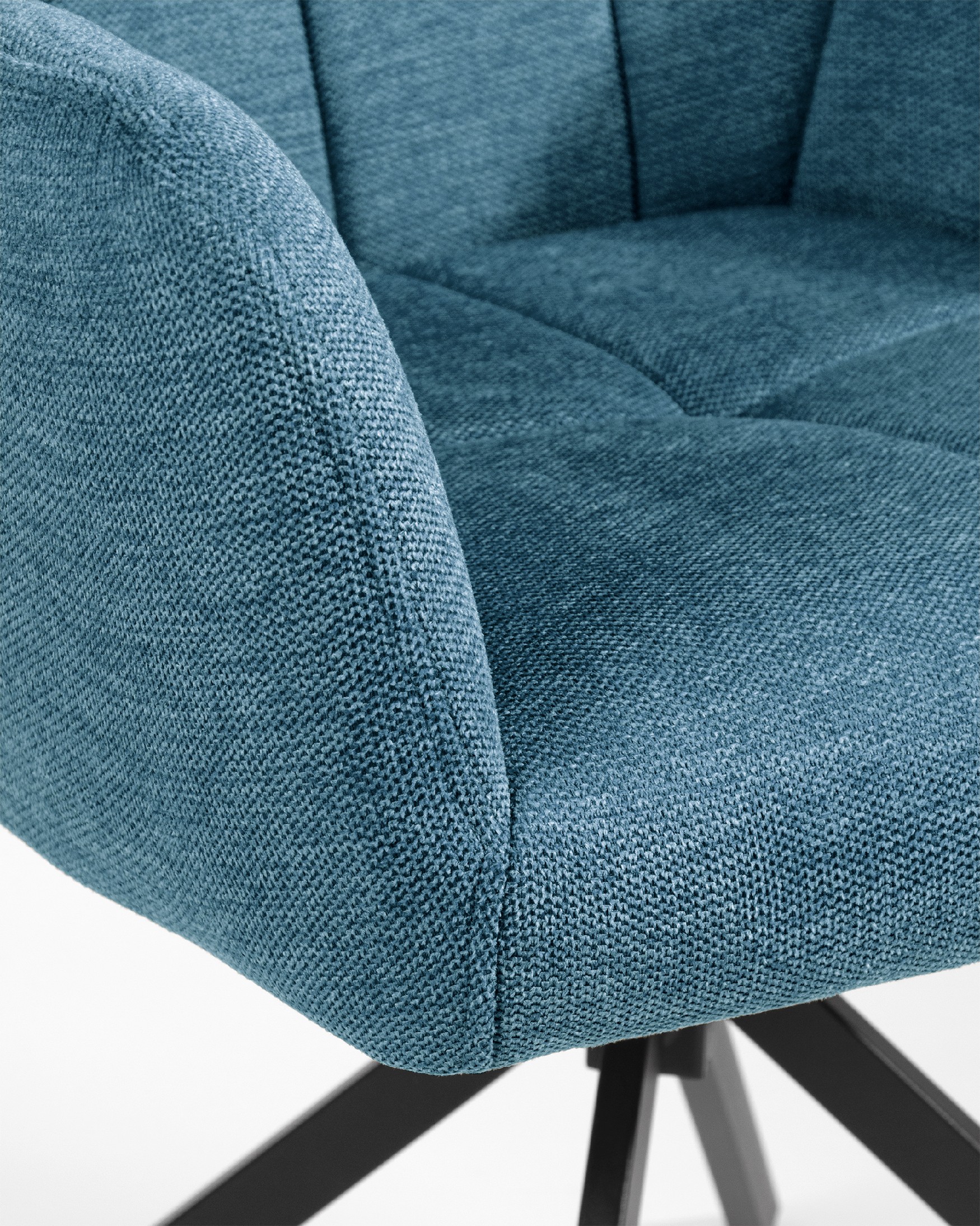 Silla Bergamo giratoria 180º con función return, tapizado azul y patas metálicas negras