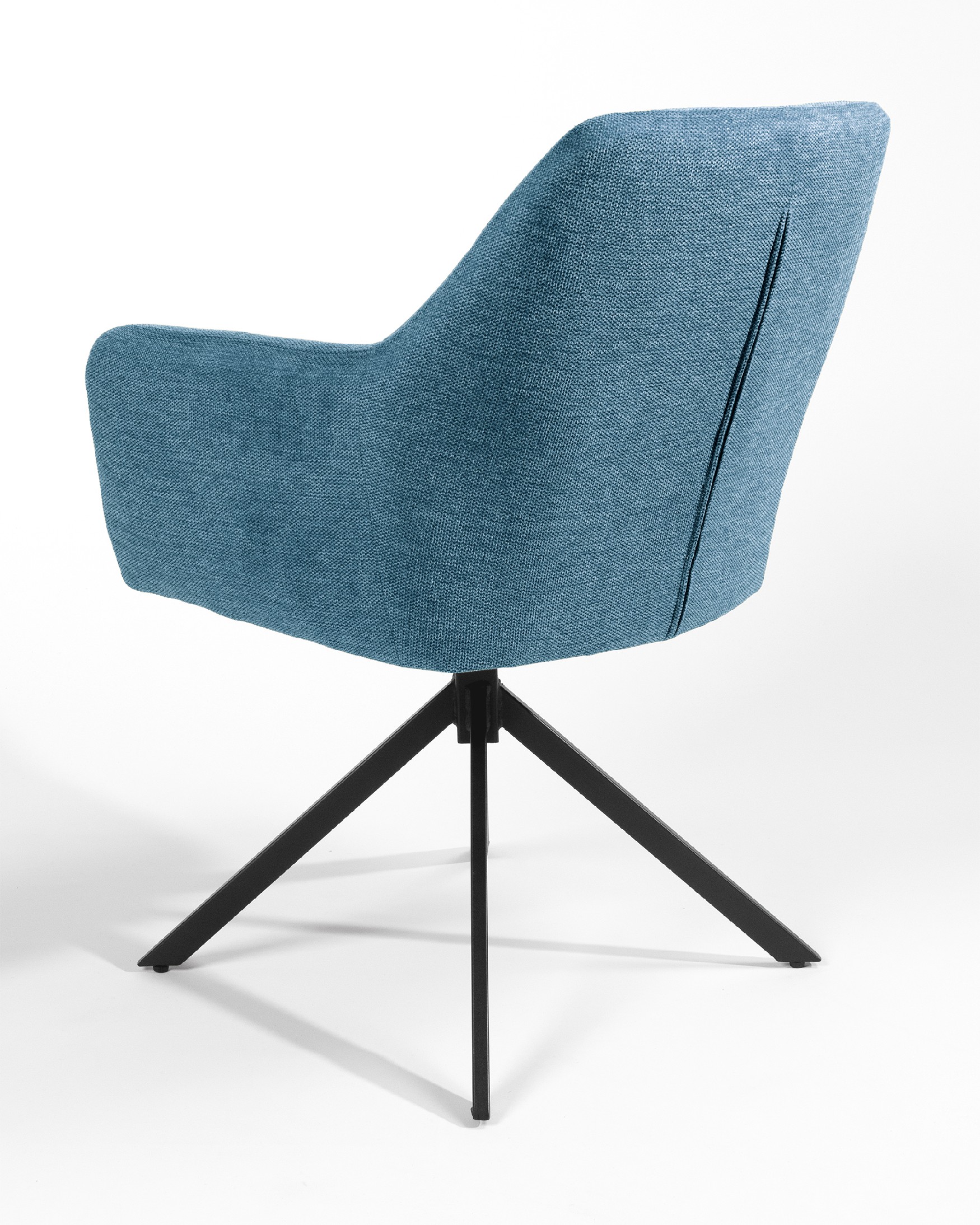 Silla Bergamo giratoria 180º con función return, tapizado azul y patas metálicas negras